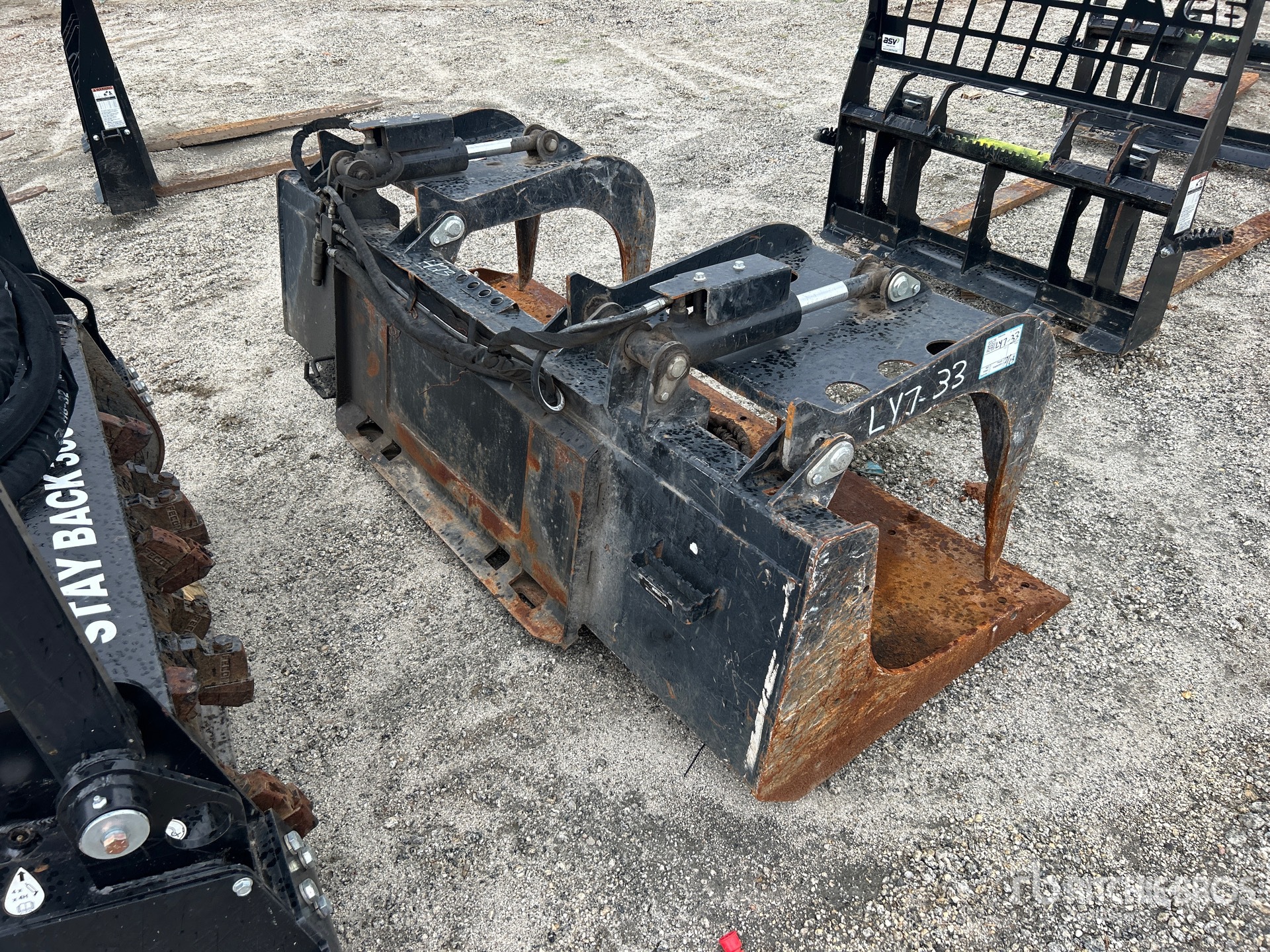 General Appearance with Picture, Right Rear Corner
