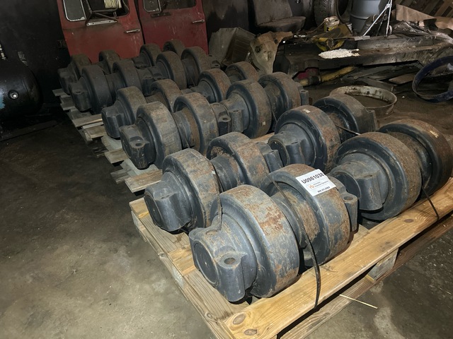 Quantity of (17) Hitachi 17 bottom rollers for 2500 Hitachi Shovel - Fits Hitachi 2500 (Unused)
