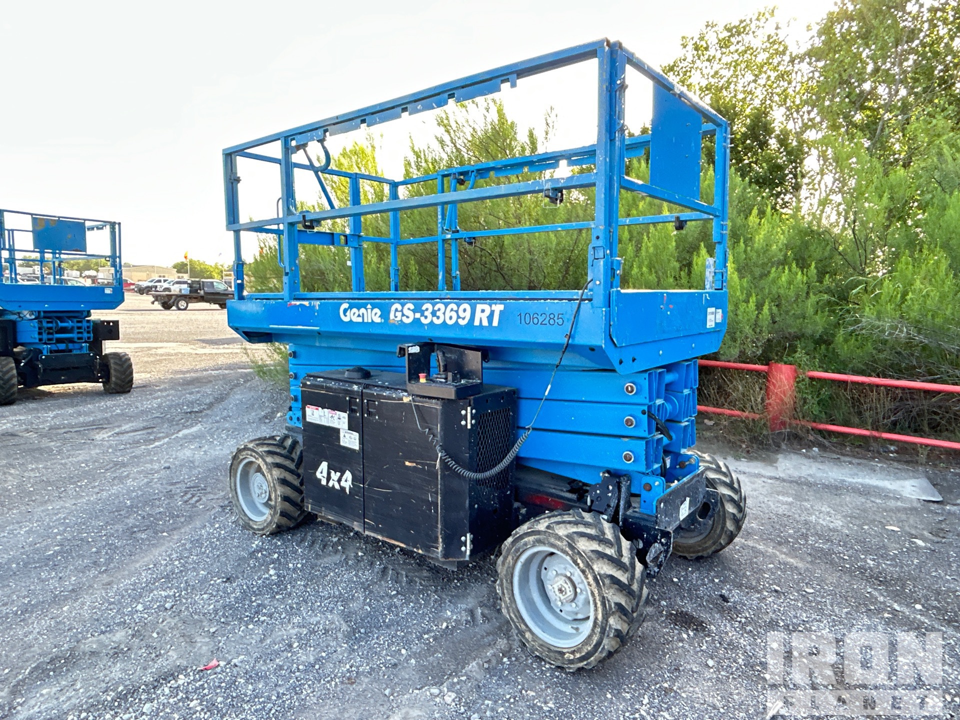 General Appearance with Picture, Right Front Corner
