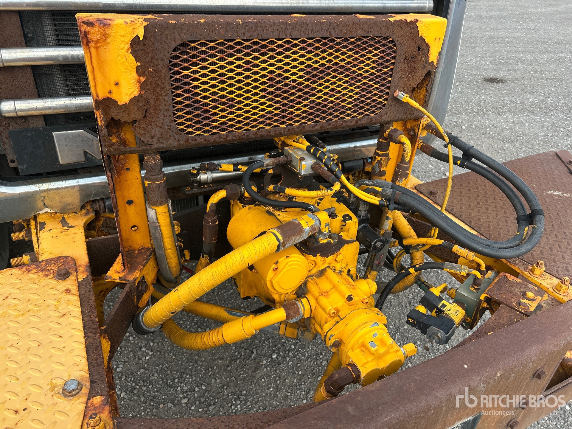 2009 Mack GU813