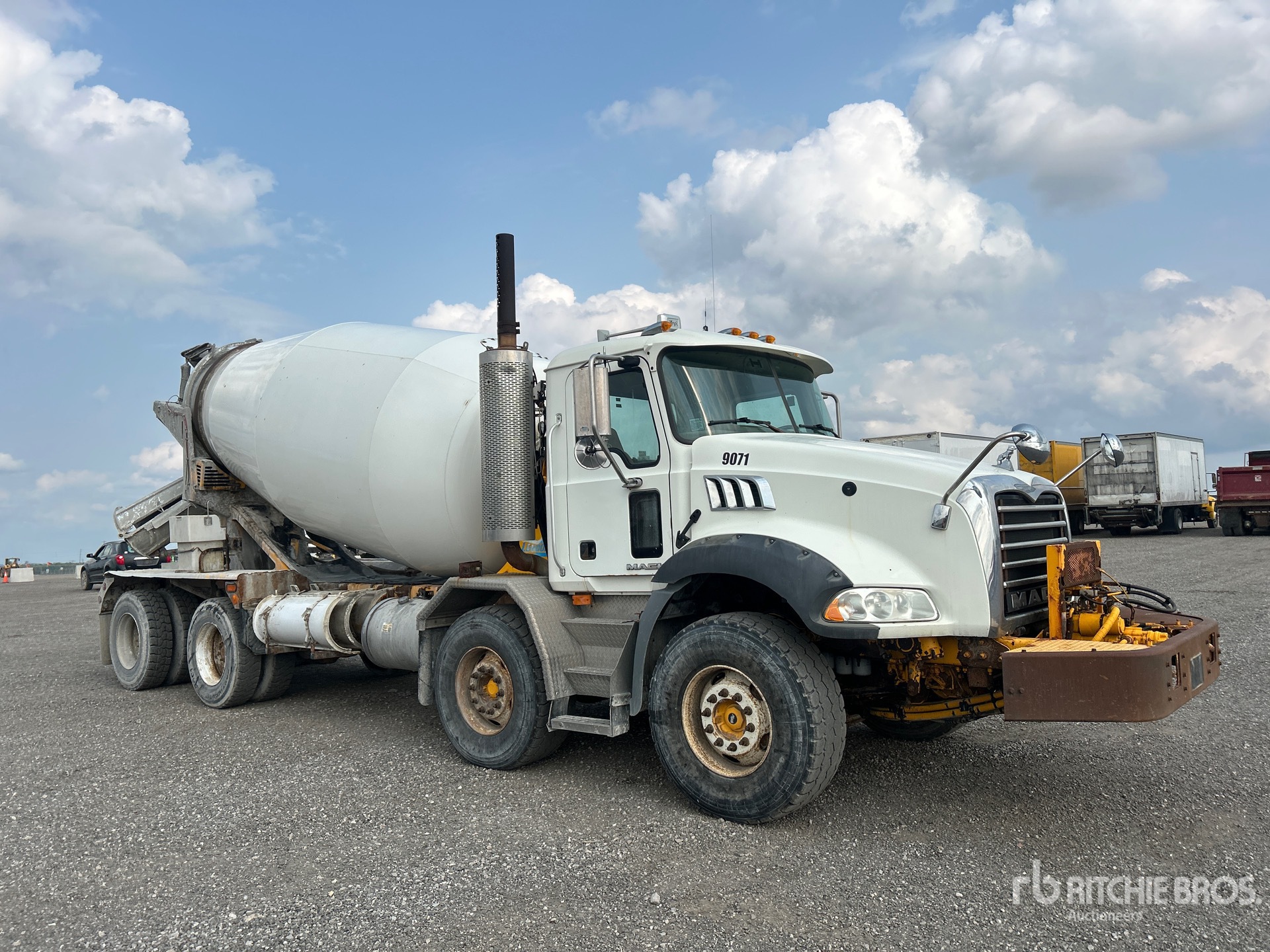 2009 Mack GU813