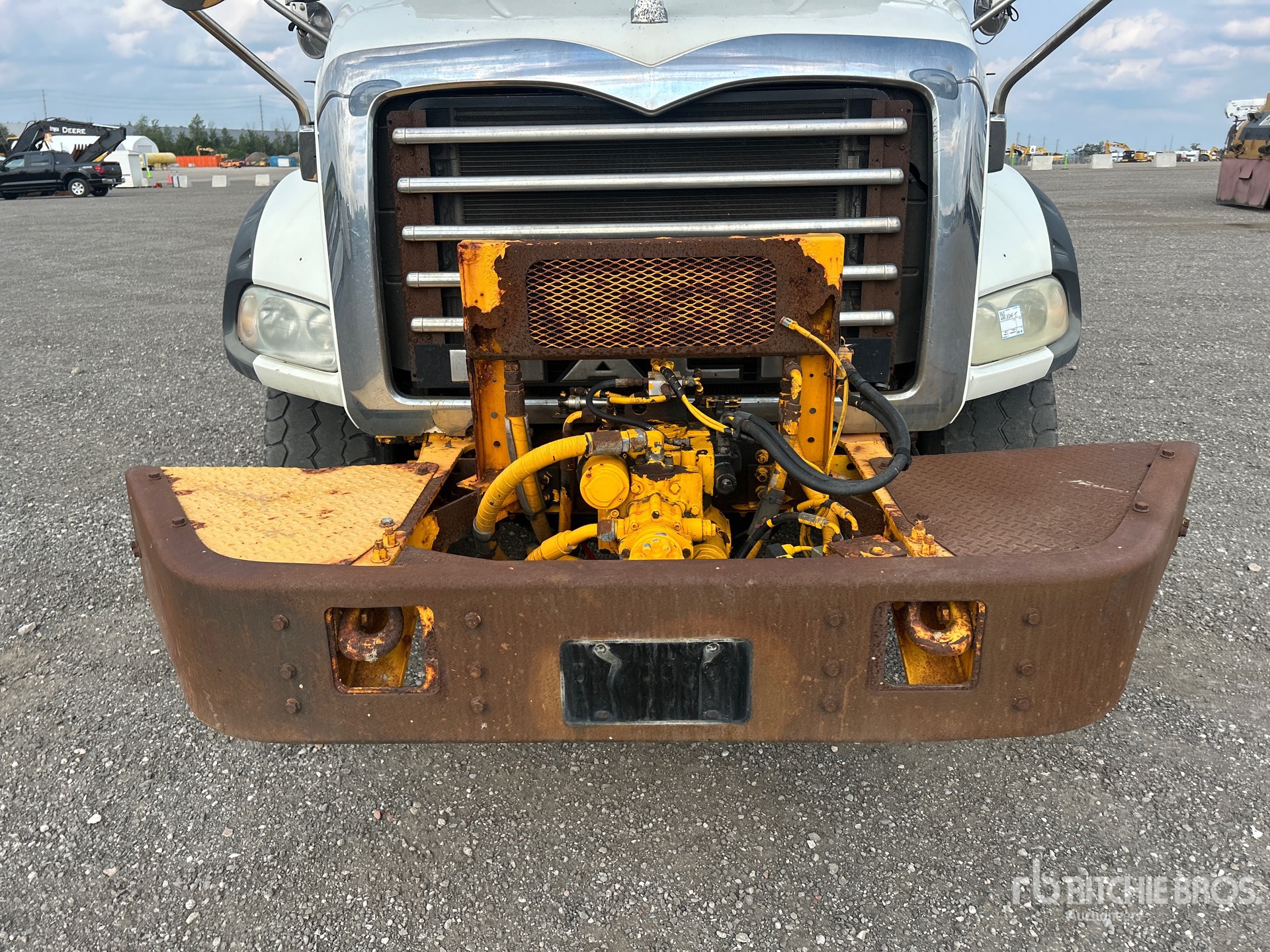 2009 Mack GU813