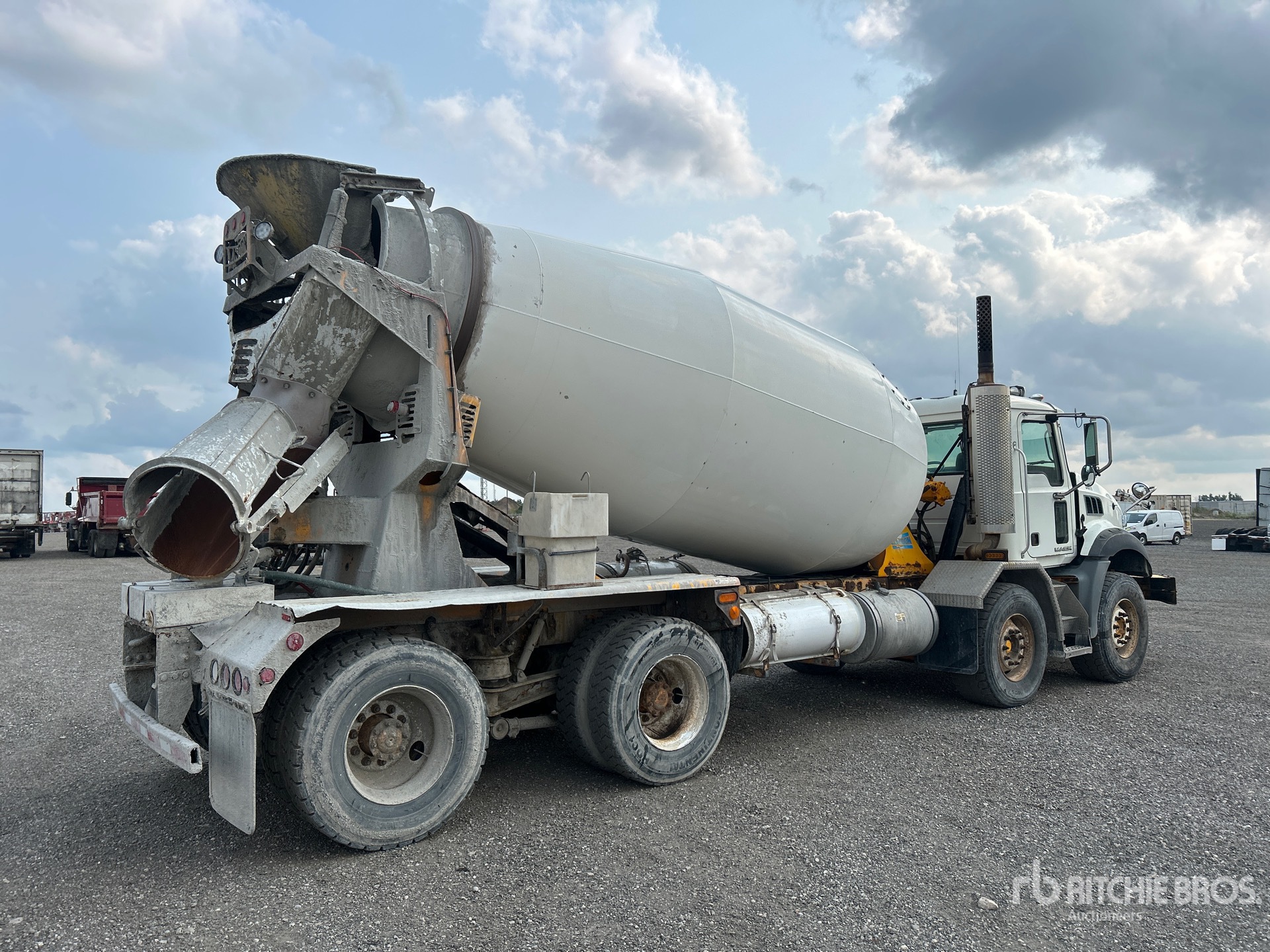2009 Mack GU813