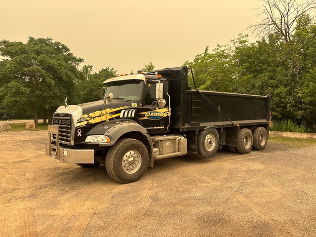 2016 Mack GU813 Granite 8x4 Tri/A Dump Truck