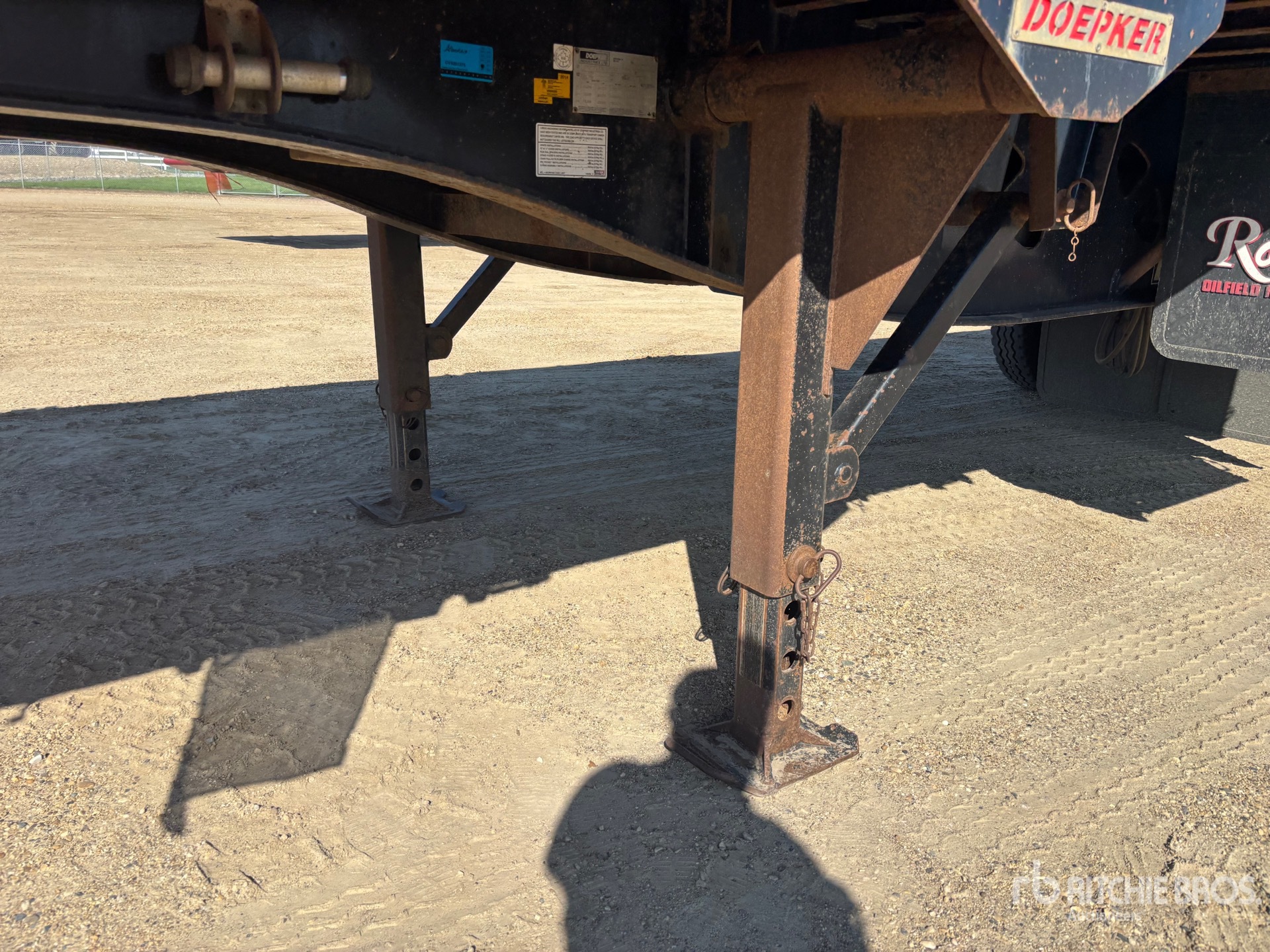 2014 Doepker 67500 lb 46 ft Tri/A Flatbed