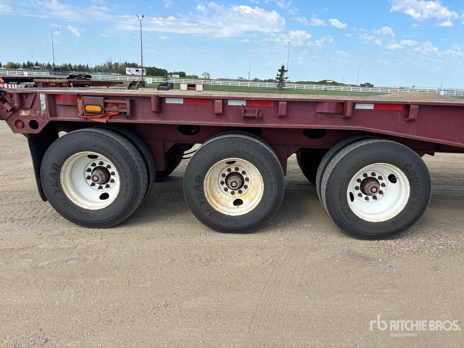 2000 Peerless 30600 KG 53 FT TRI/A FLATBED