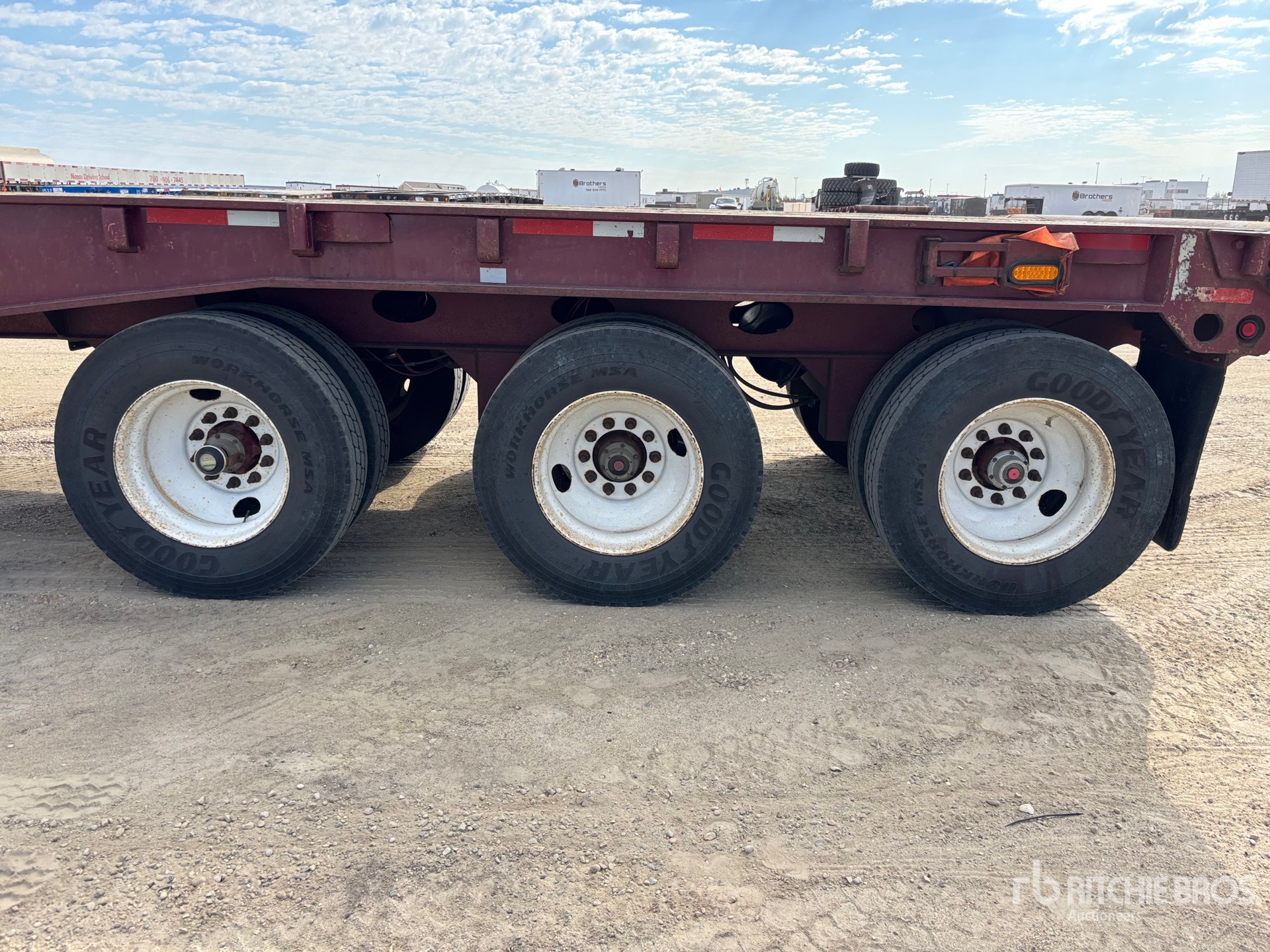 2000 Peerless 30600 KG 53 FT TRI/A FLATBED
