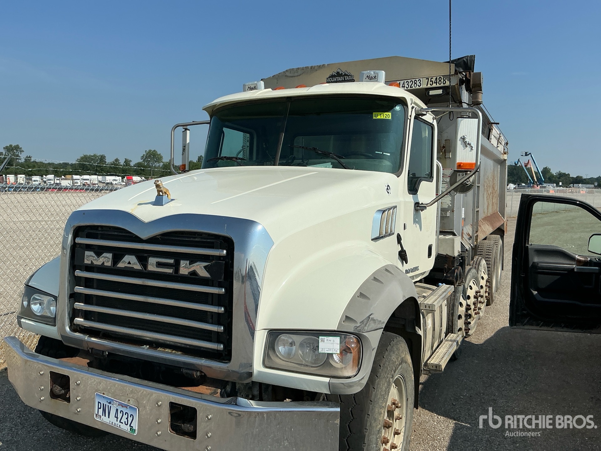 2016 Mack GU713