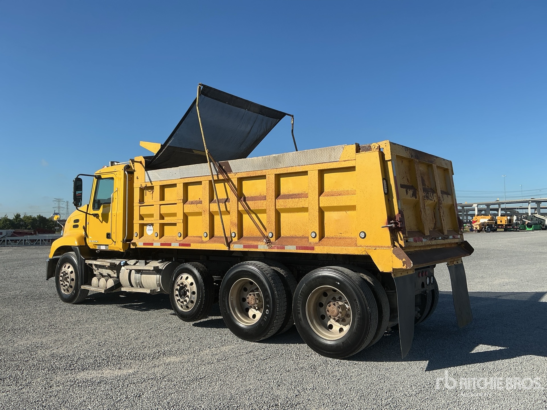 2017 Mack CXU613