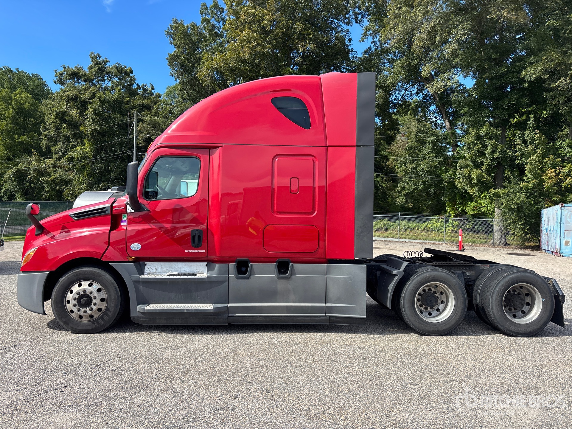 2020 Freightliner CASCADIA 126