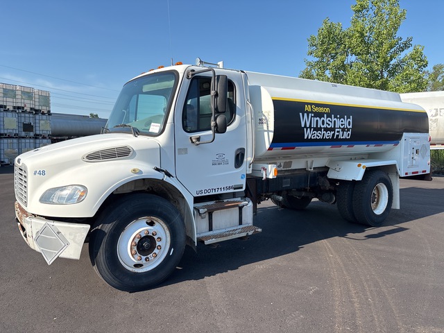 2005 Freightliner M2 106 2200 gal 4x2 Tanker Truck