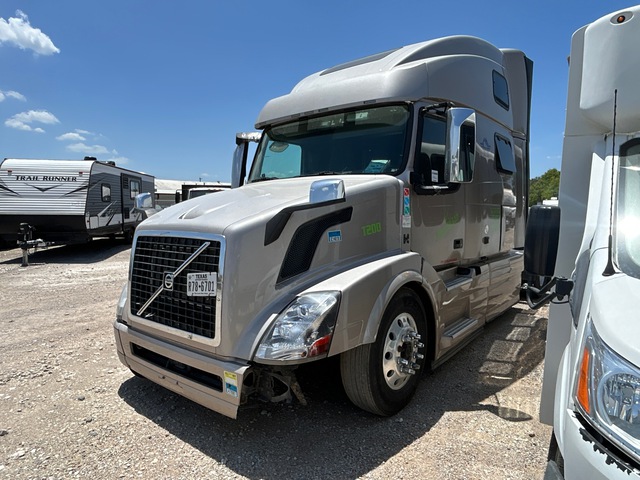 2016 Volvo VNL 6x4 T/A Sleeper Truck Tractor (Inoperable)