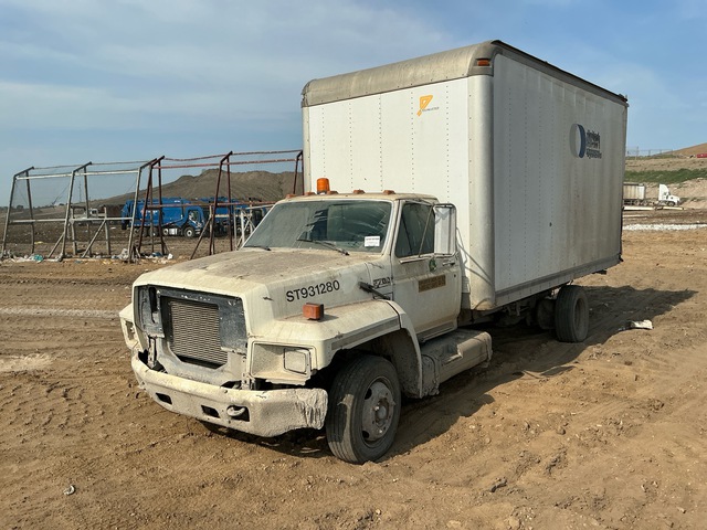 1994 Ford F-700 4x2 Van Truck