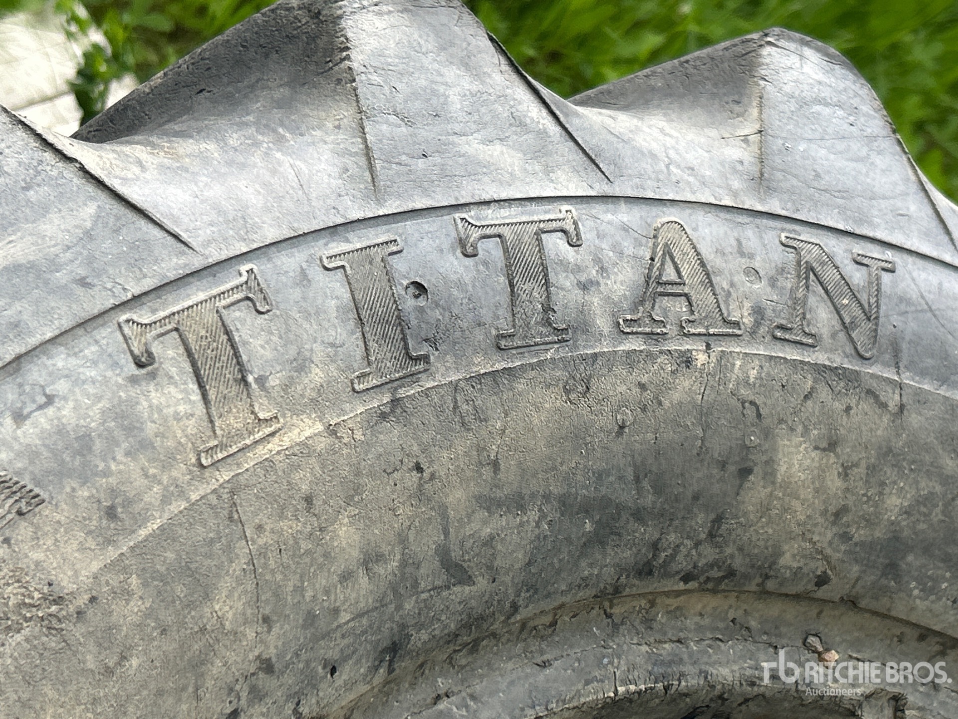 Titan 38x18.0-20