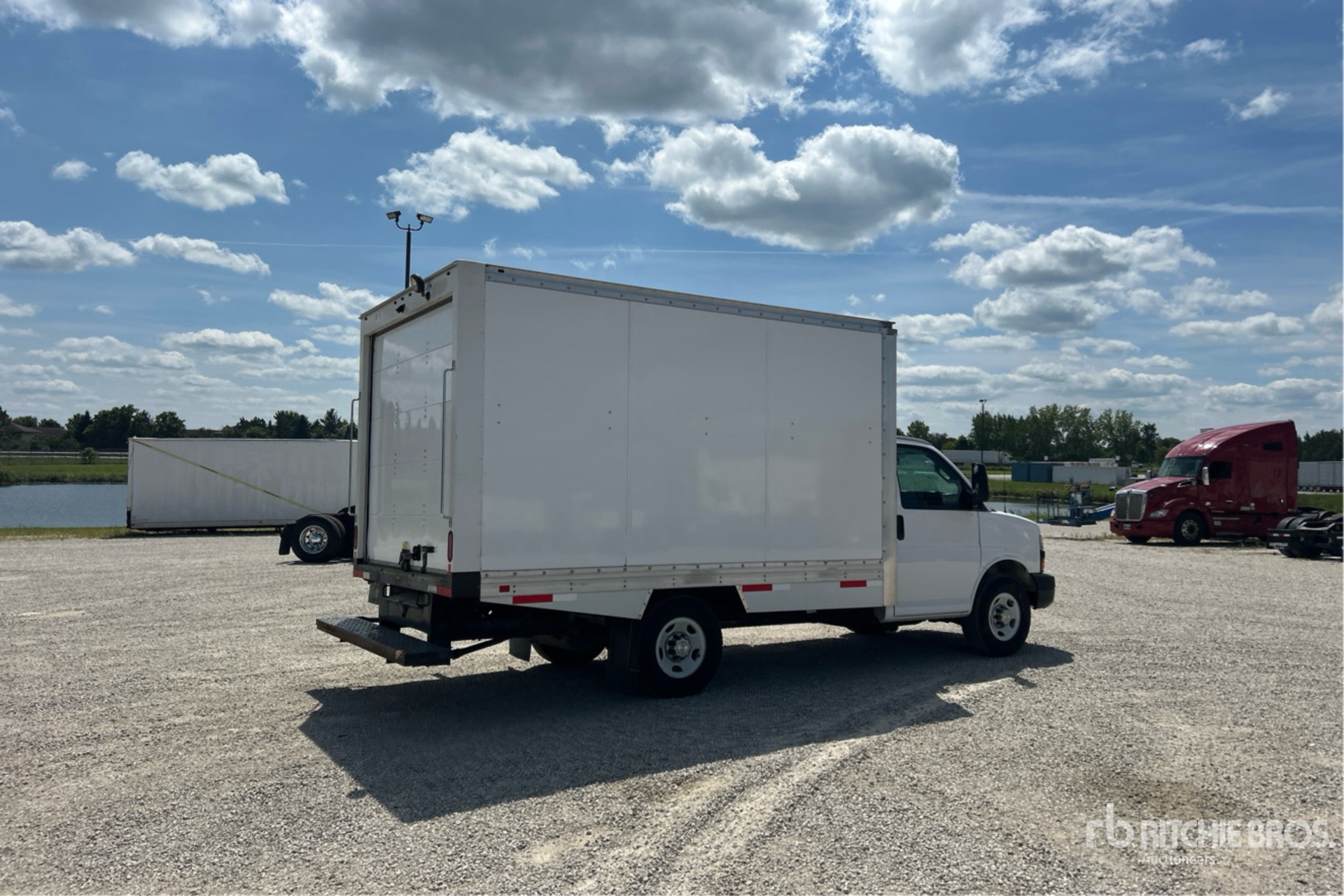 2023 GMC EXPRESS G3500