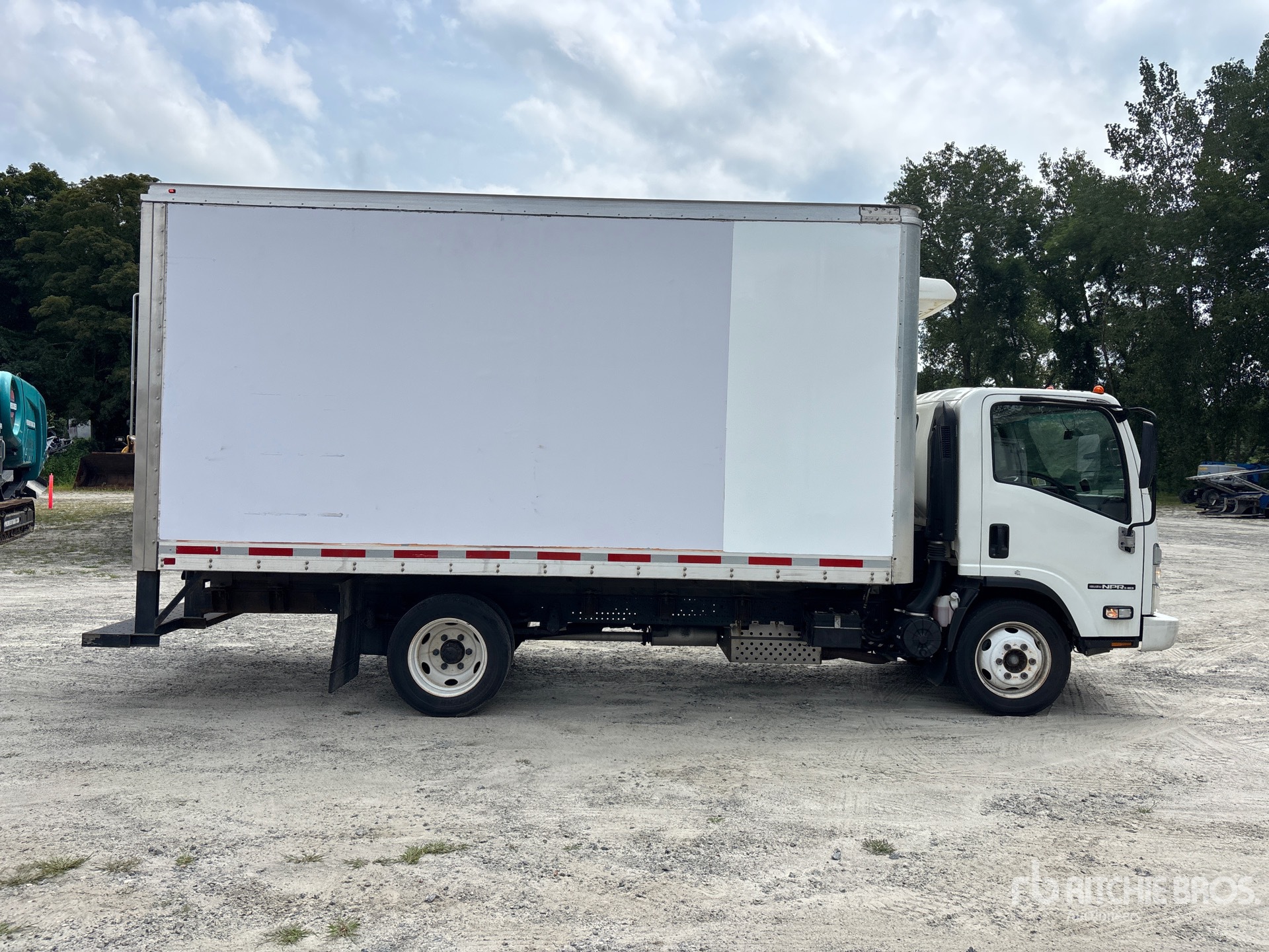 2025 Isuzu NPR