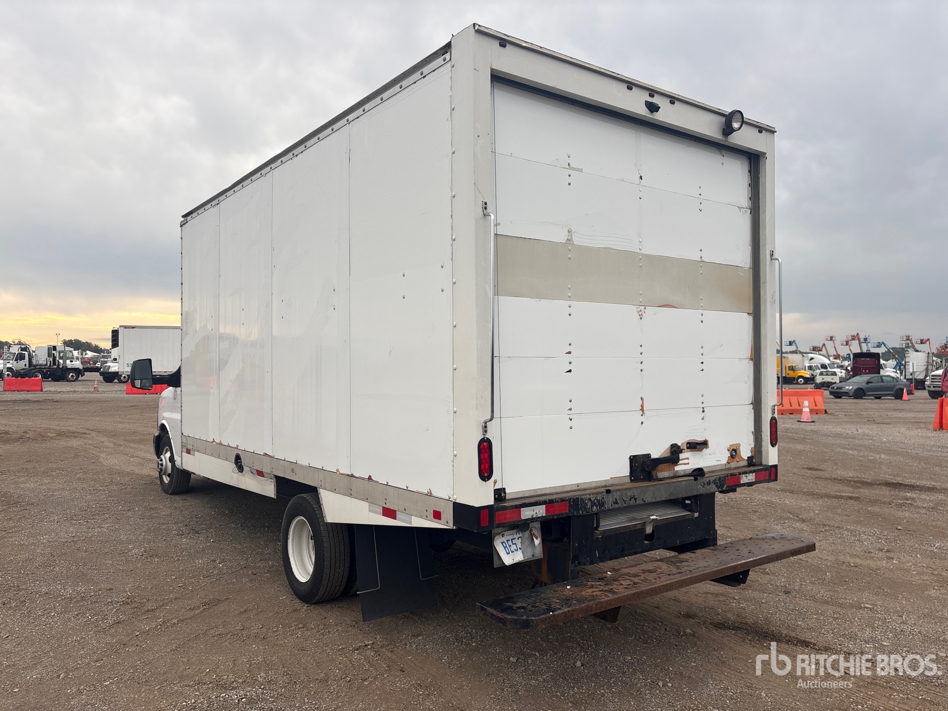 2024 GMC SAVANA G3500