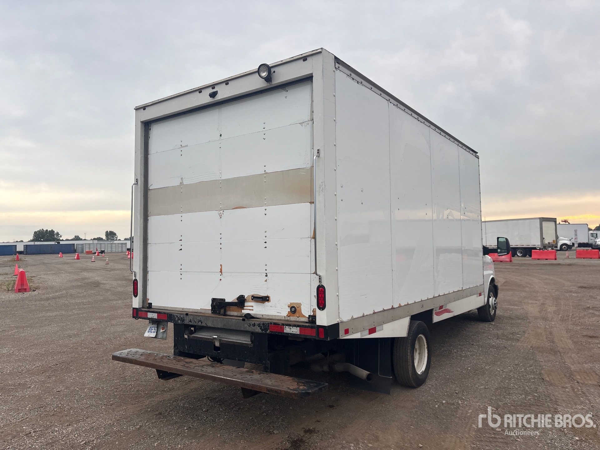 2024 GMC SAVANA G3500