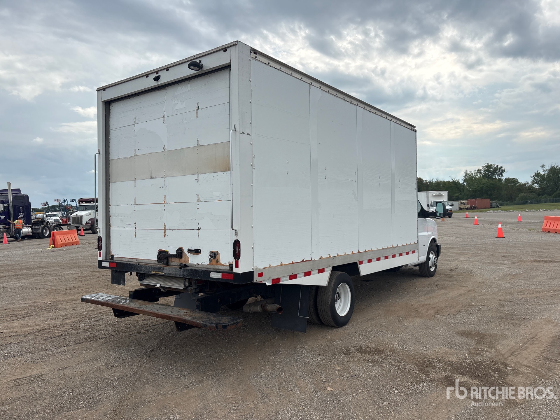 2024 GMC SAVANA G3500