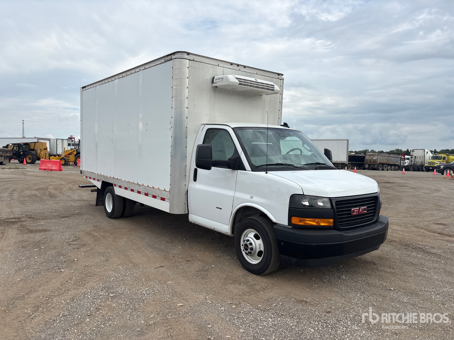 2024 GMC SAVANA G3500