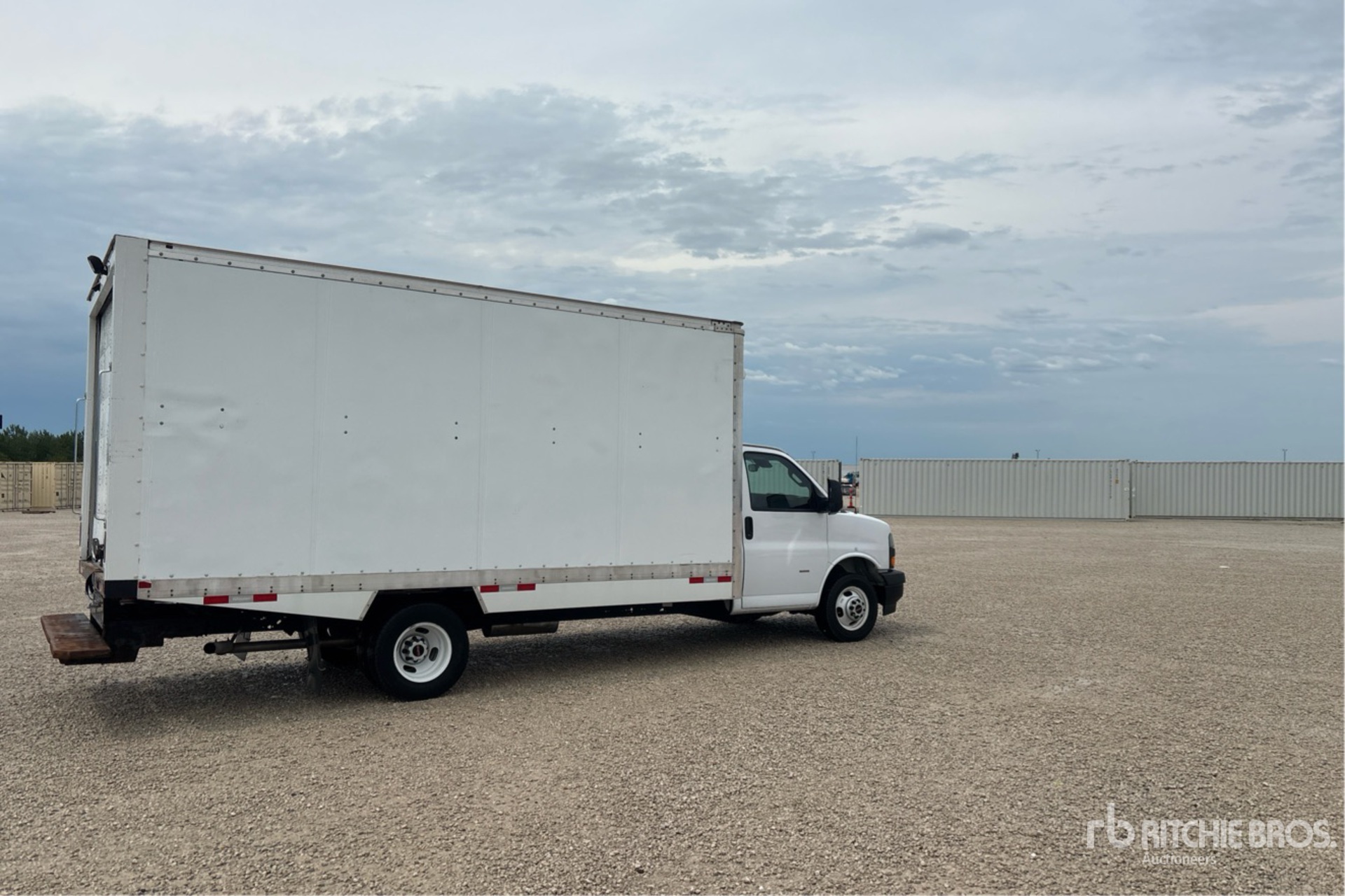 2024 GMC SAVANA G3500