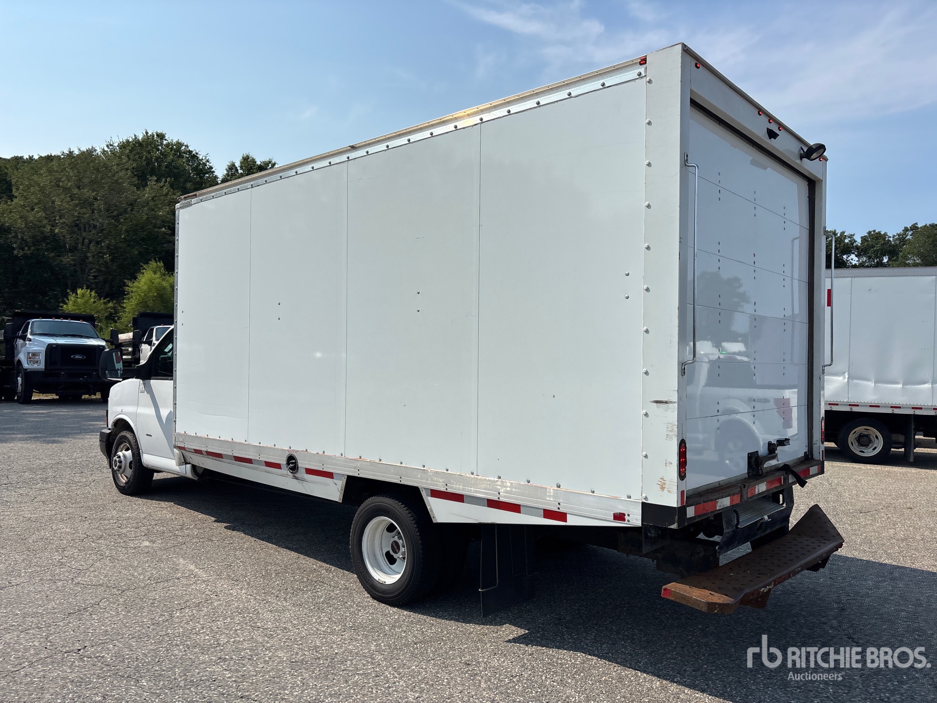 2023 GMC SAVANA 3500