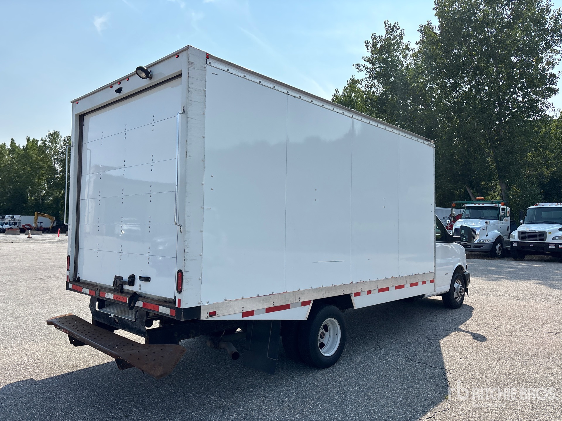 2023 GMC SAVANA 3500
