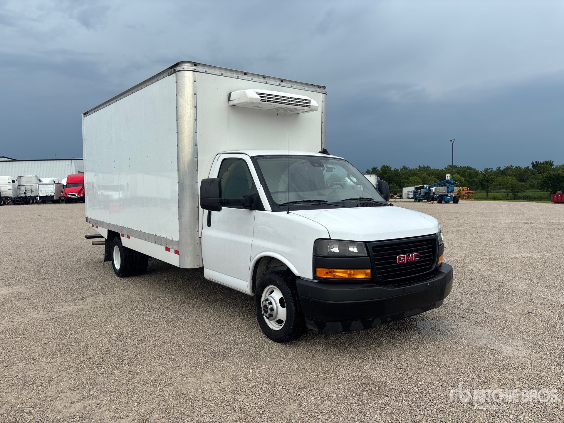 2024 GMC SAVANA G3500