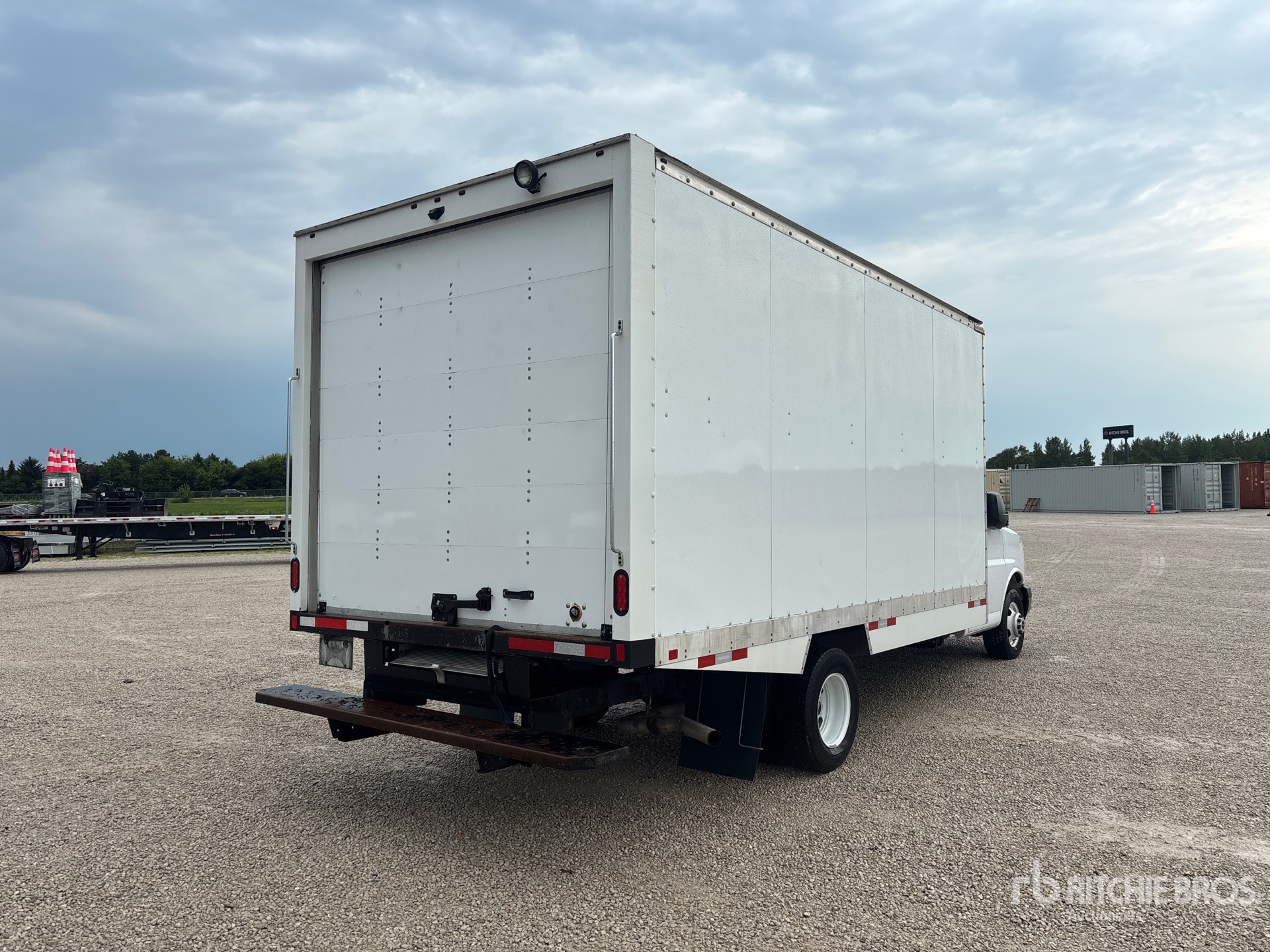 2024 GMC SAVANA G3500