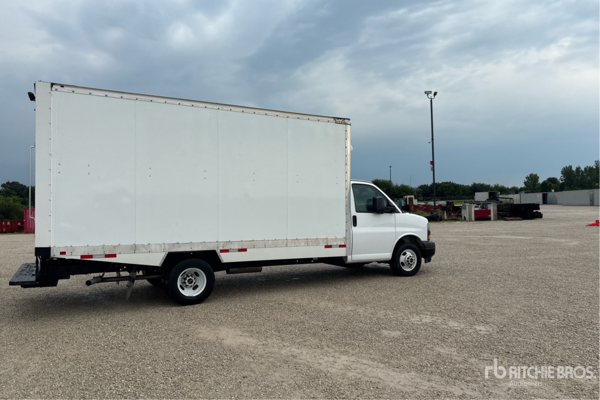 2024 GMC SAVANA G3500
