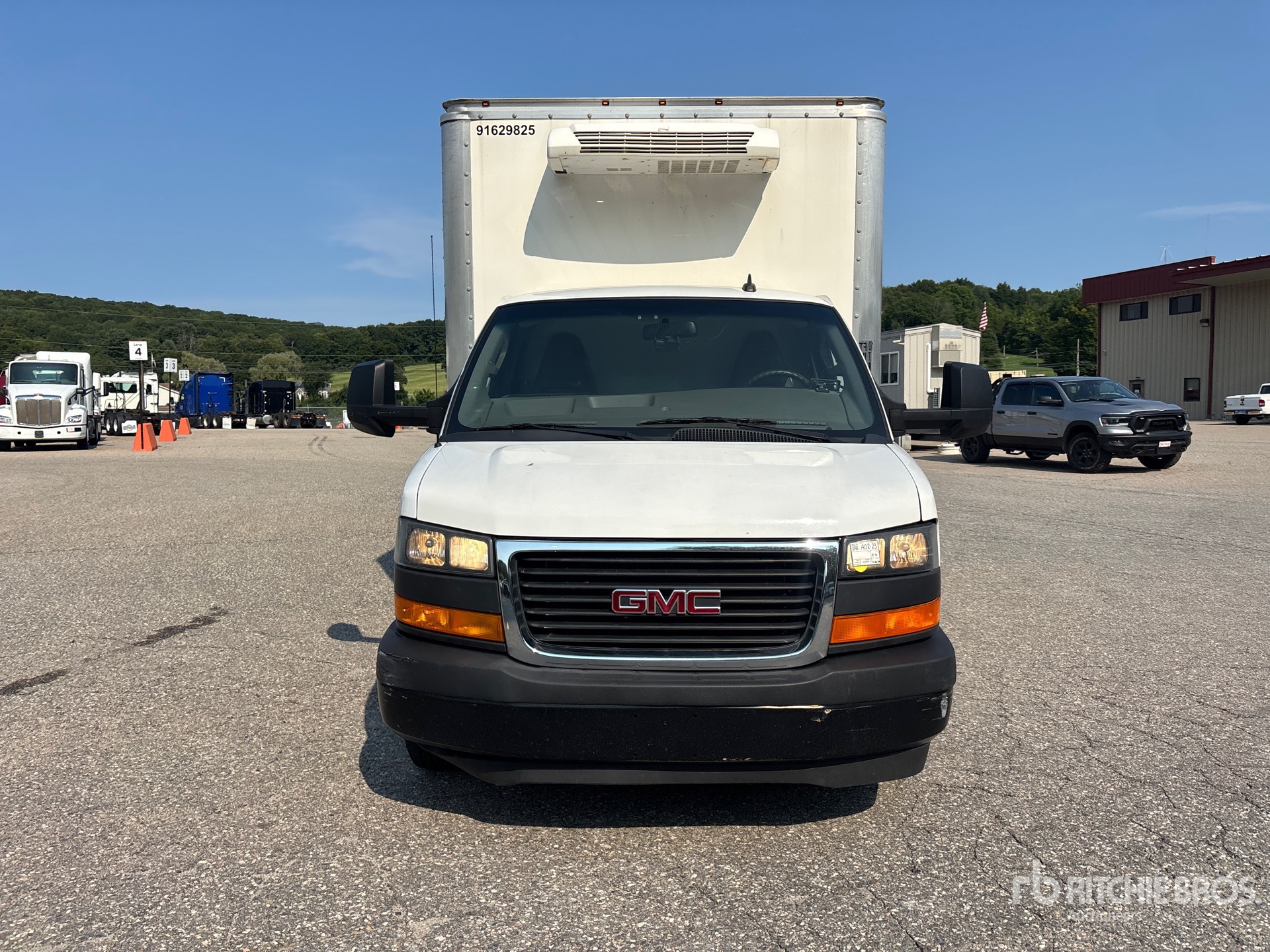 2023 GMC SAVANA 3500