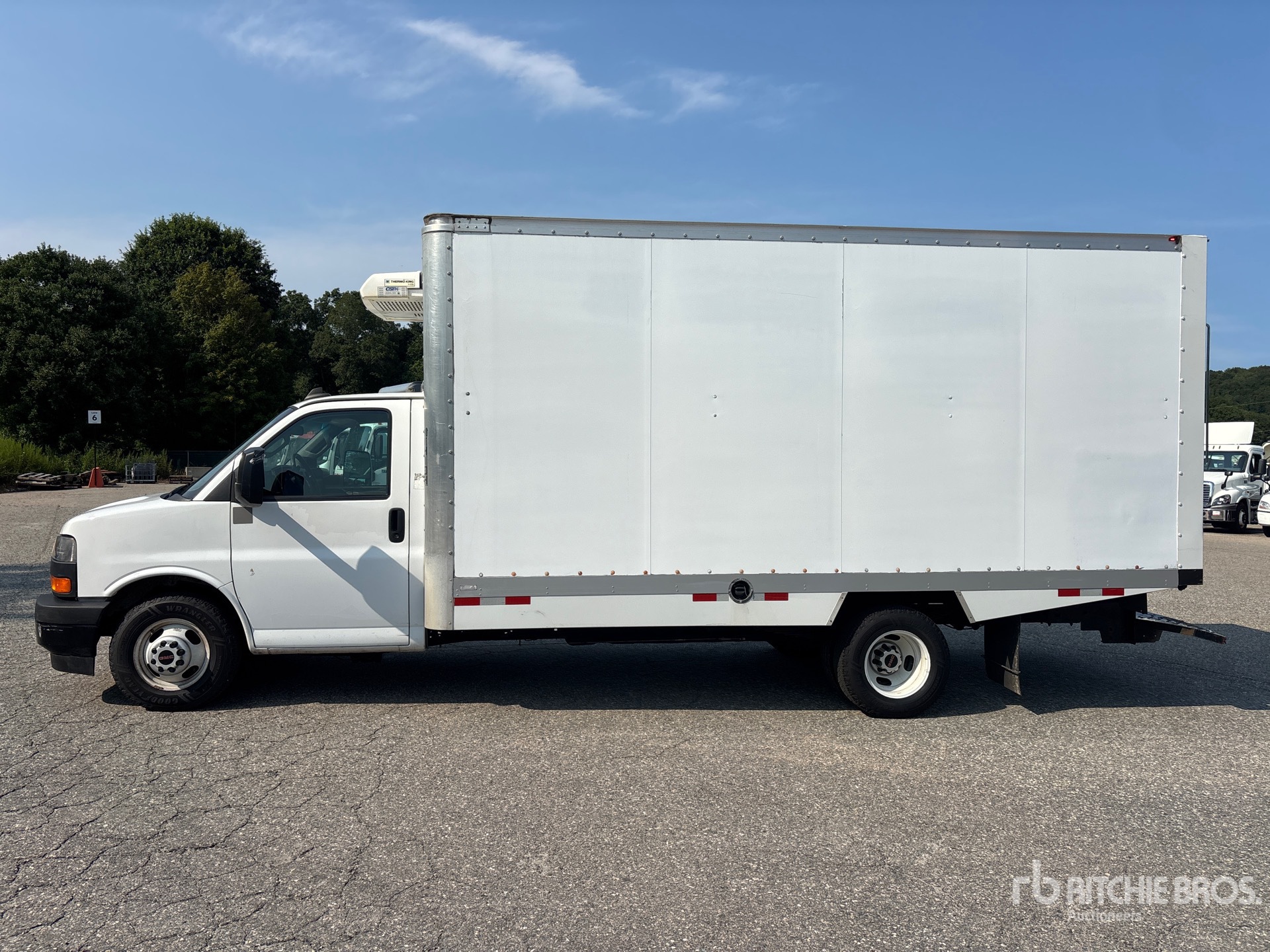 2023 GMC SAVANA 3500