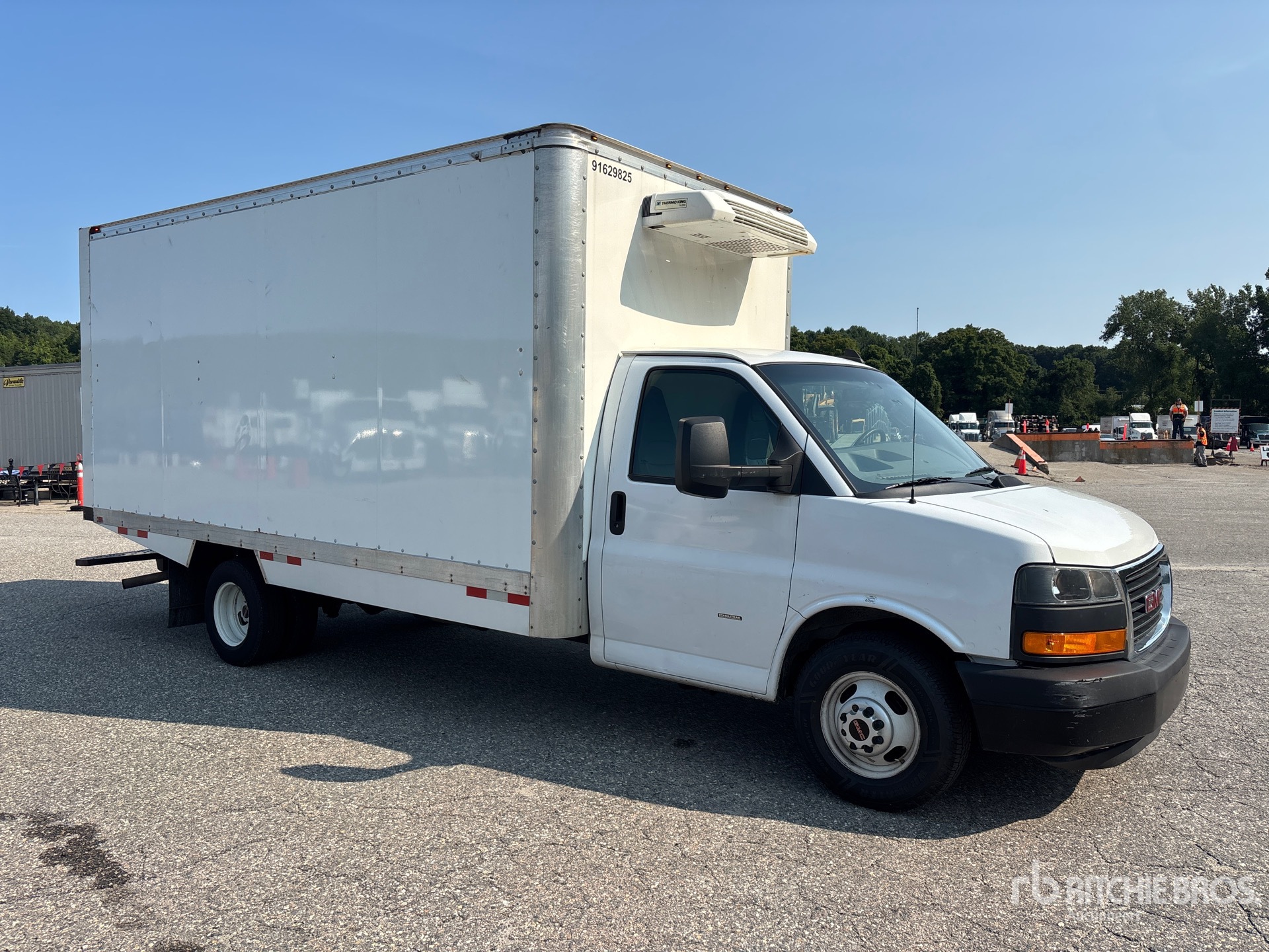 2023 GMC SAVANA 3500