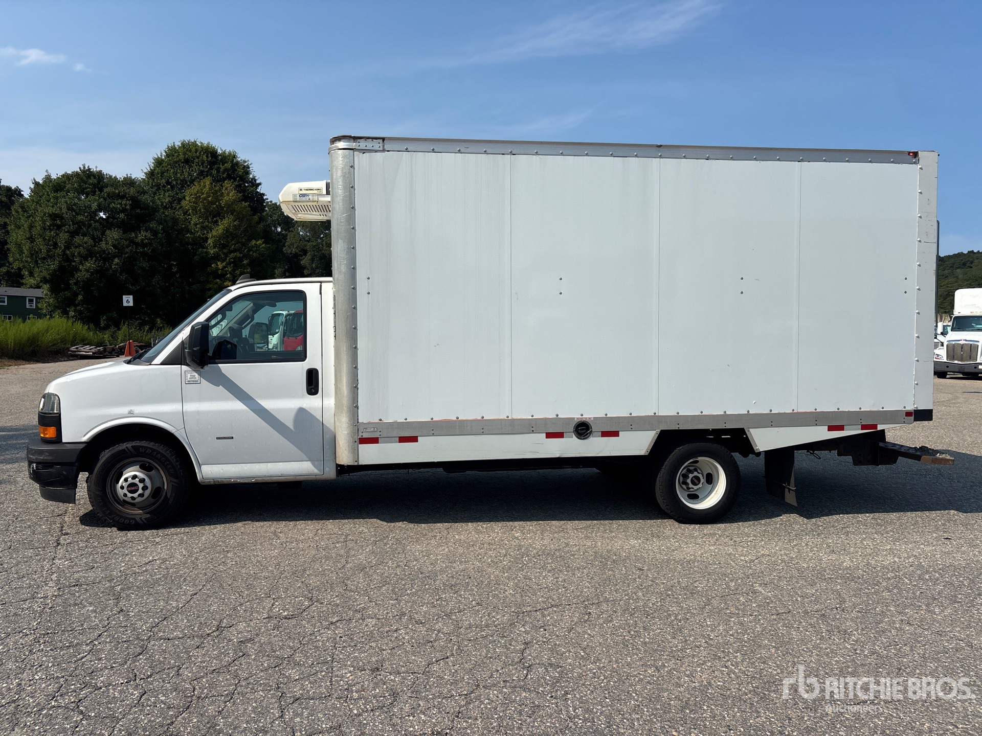 2023 GMC SAVANA 3500