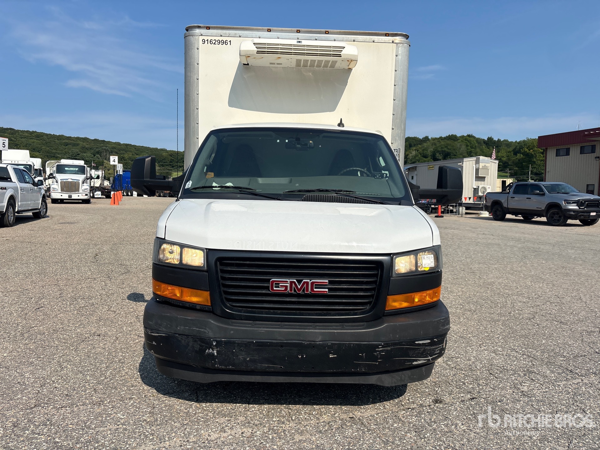 2023 GMC SAVANA 3500