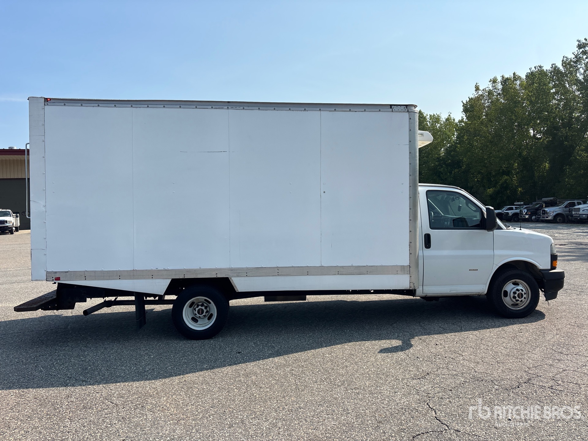 2023 GMC SAVANA 3500