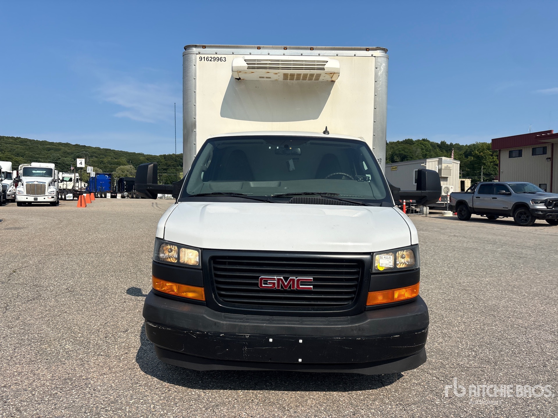 2023 GMC SAVANA 3500