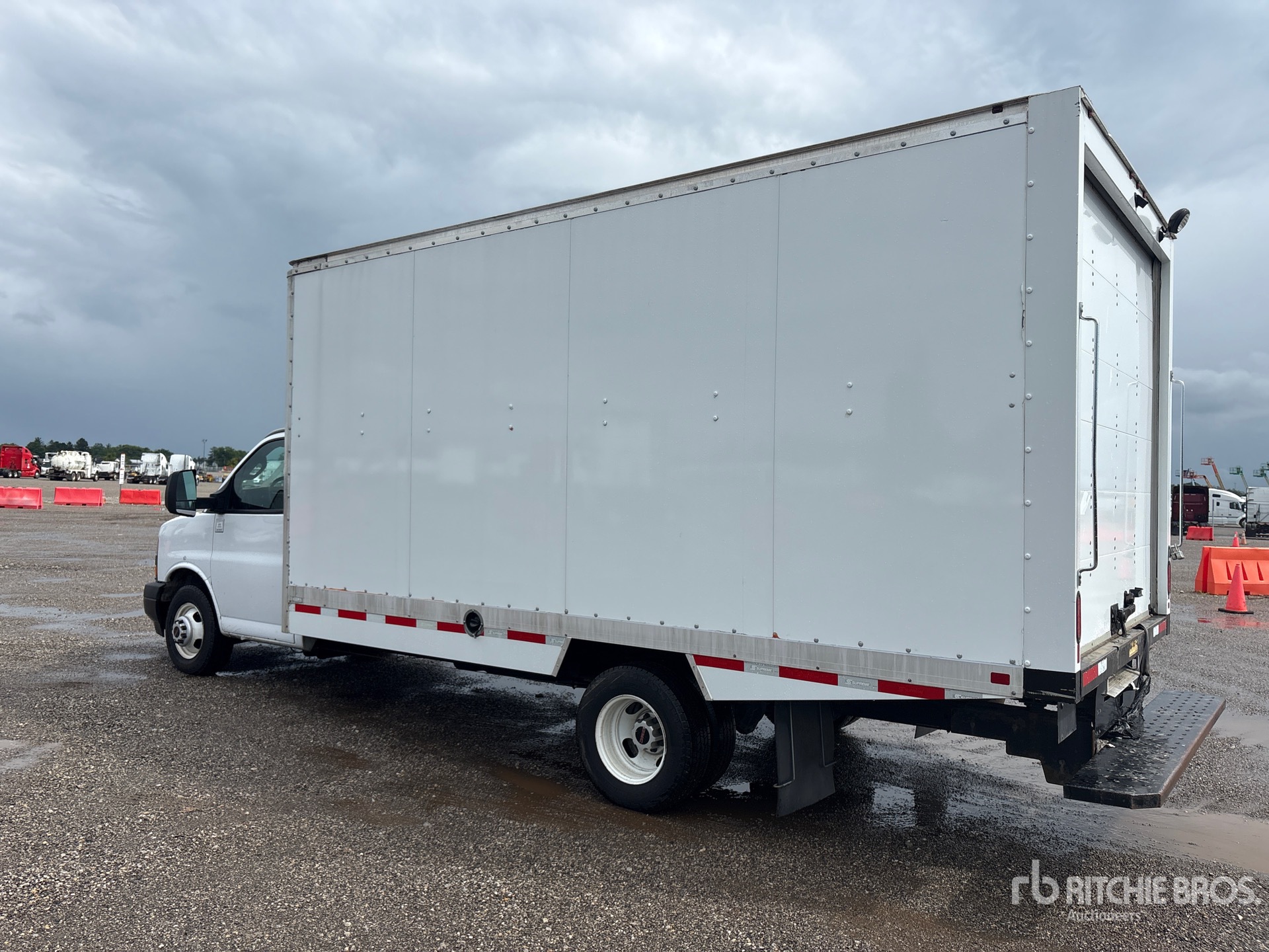 2023 GMC SAVANA G3500