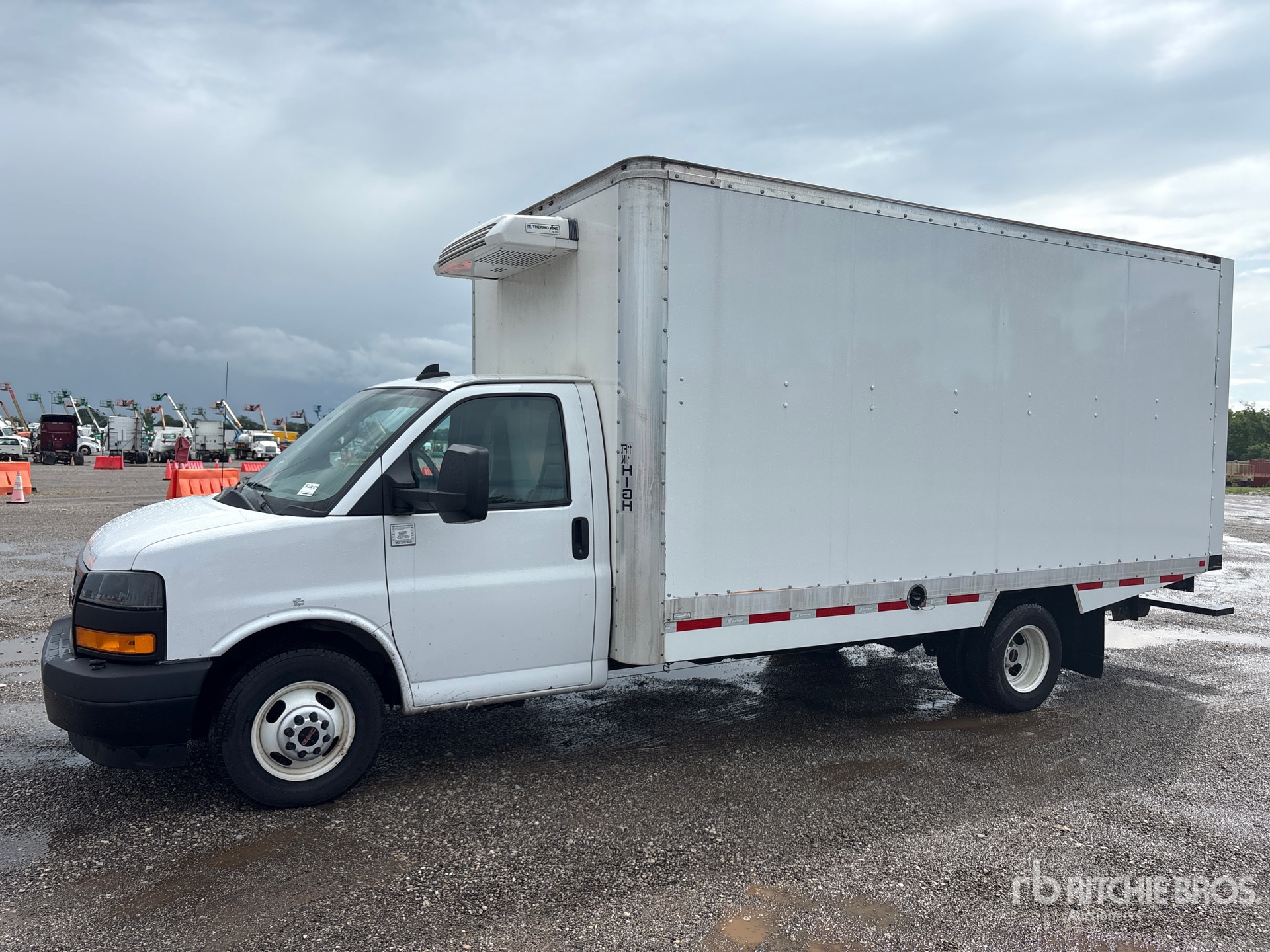 2023 GMC SAVANA G3500