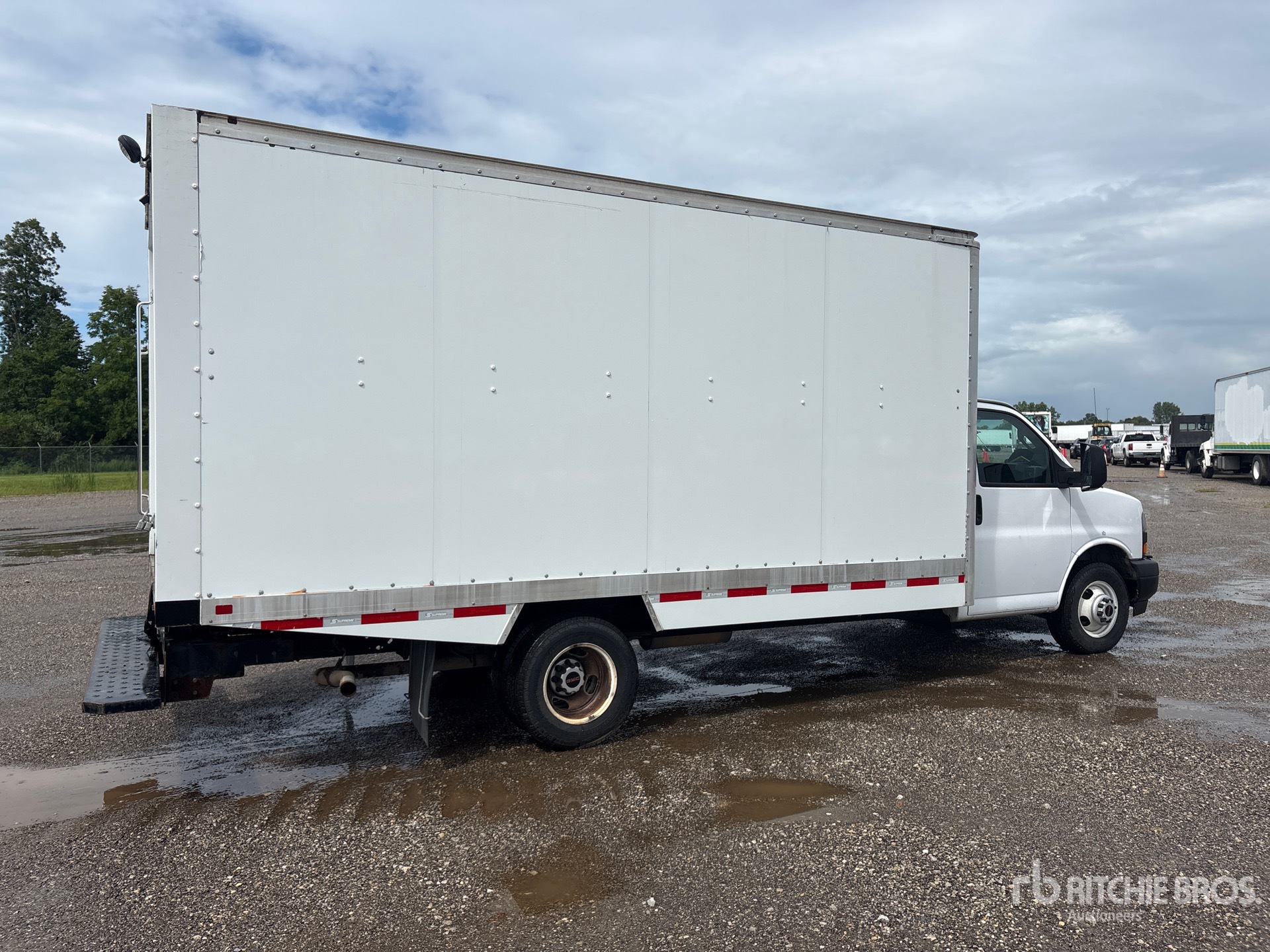 2023 GMC SAVANA G3500