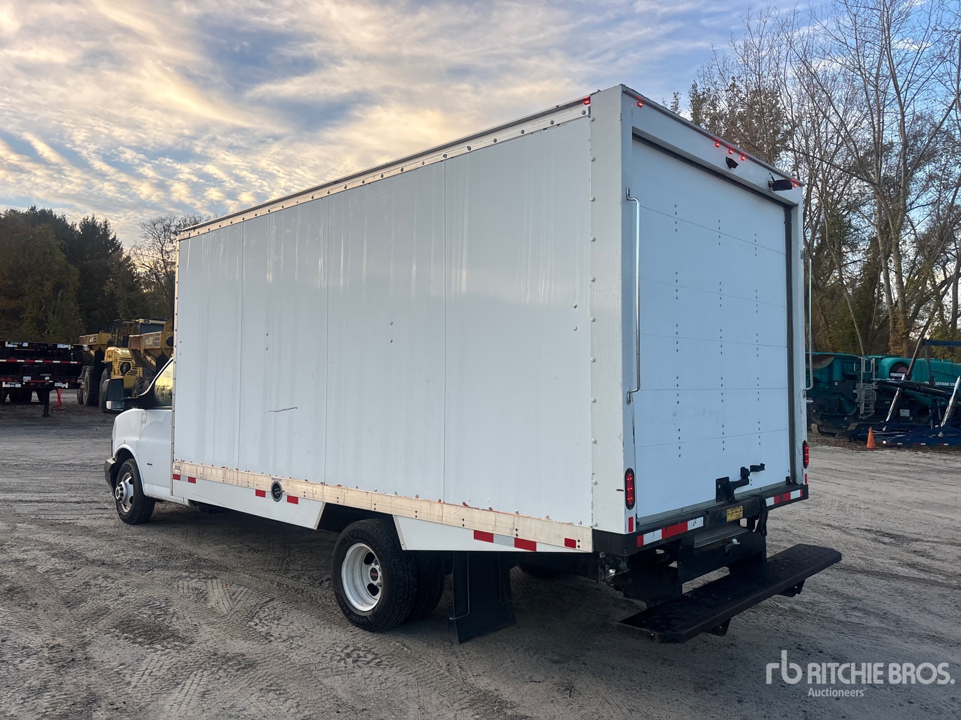 2023 GMC SAVANA 3500