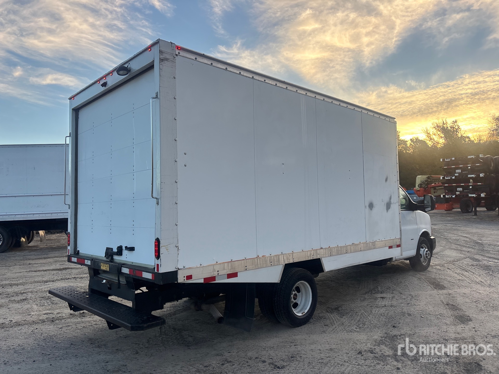 2023 GMC SAVANA 3500