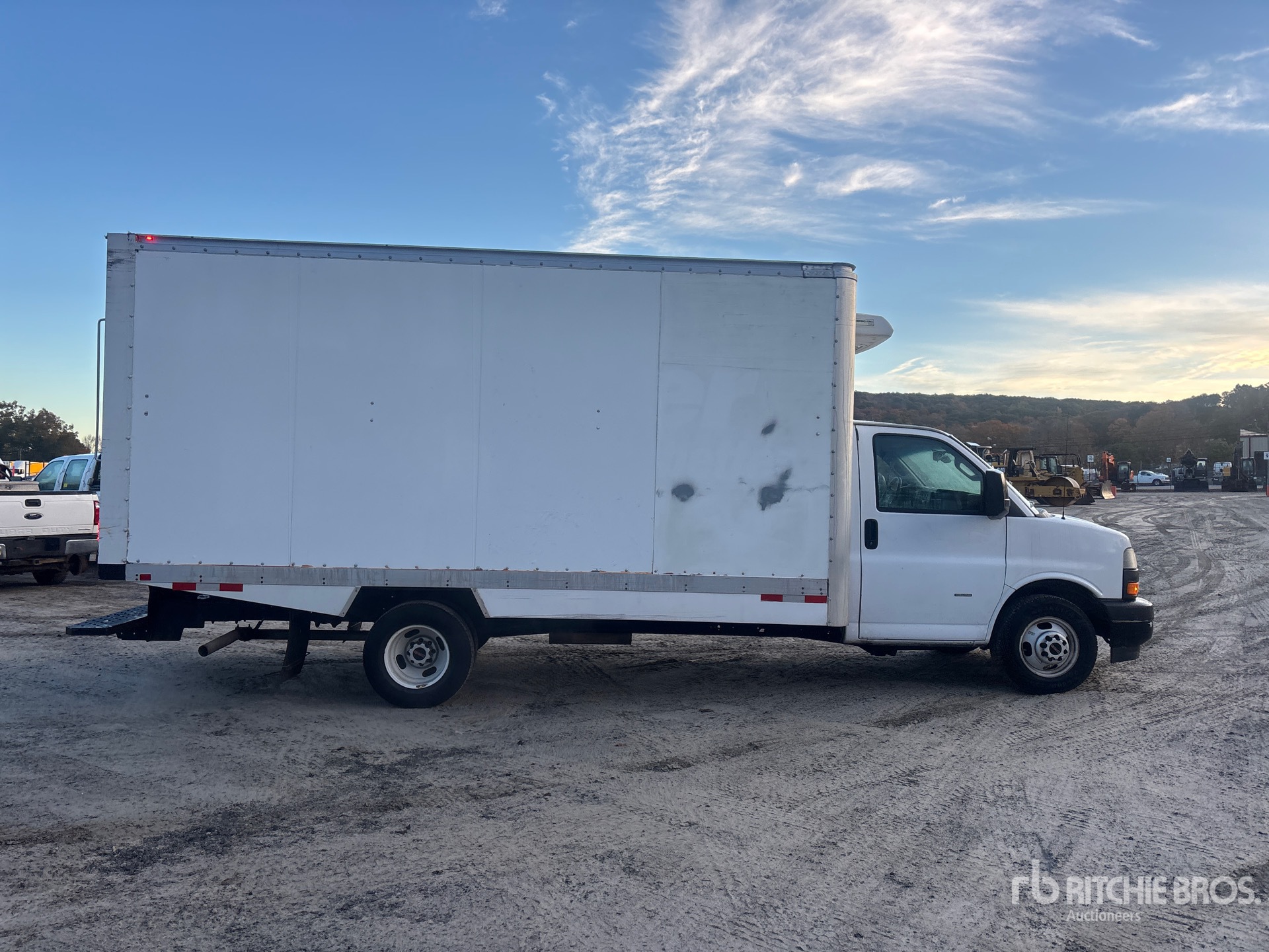 2023 GMC SAVANA 3500