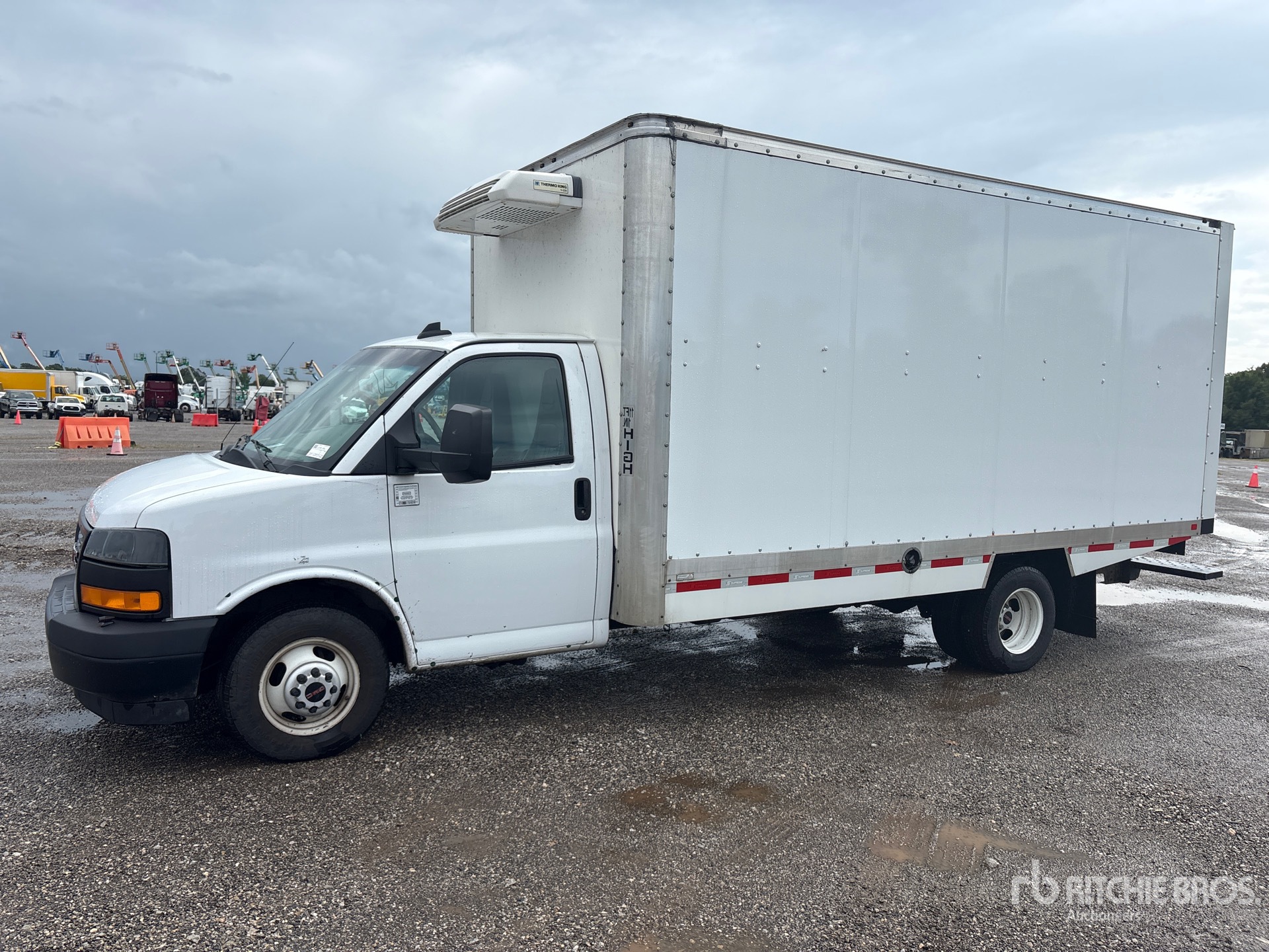 2023 GMC SAVANA G3500
