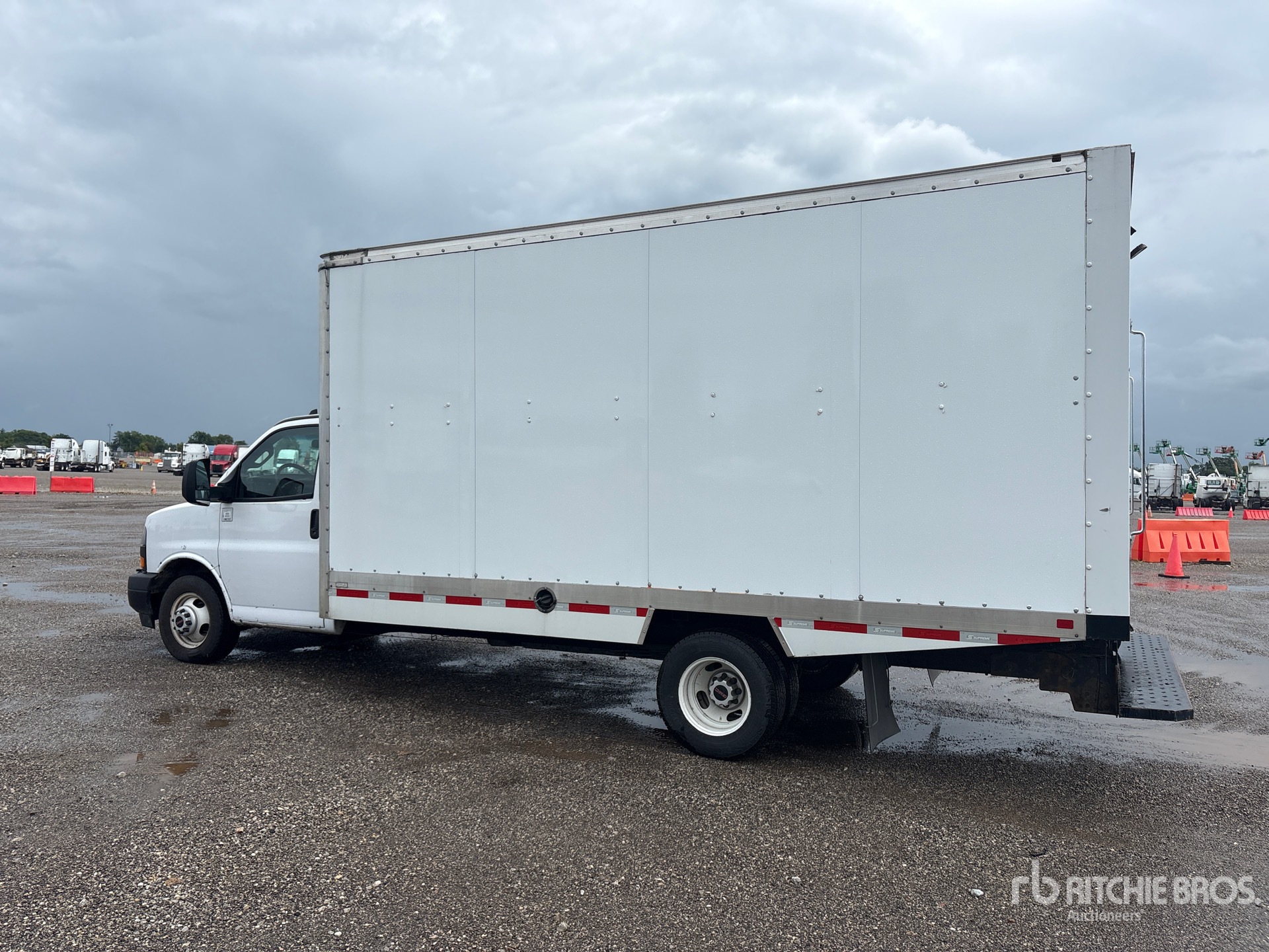 2023 GMC SAVANA G3500