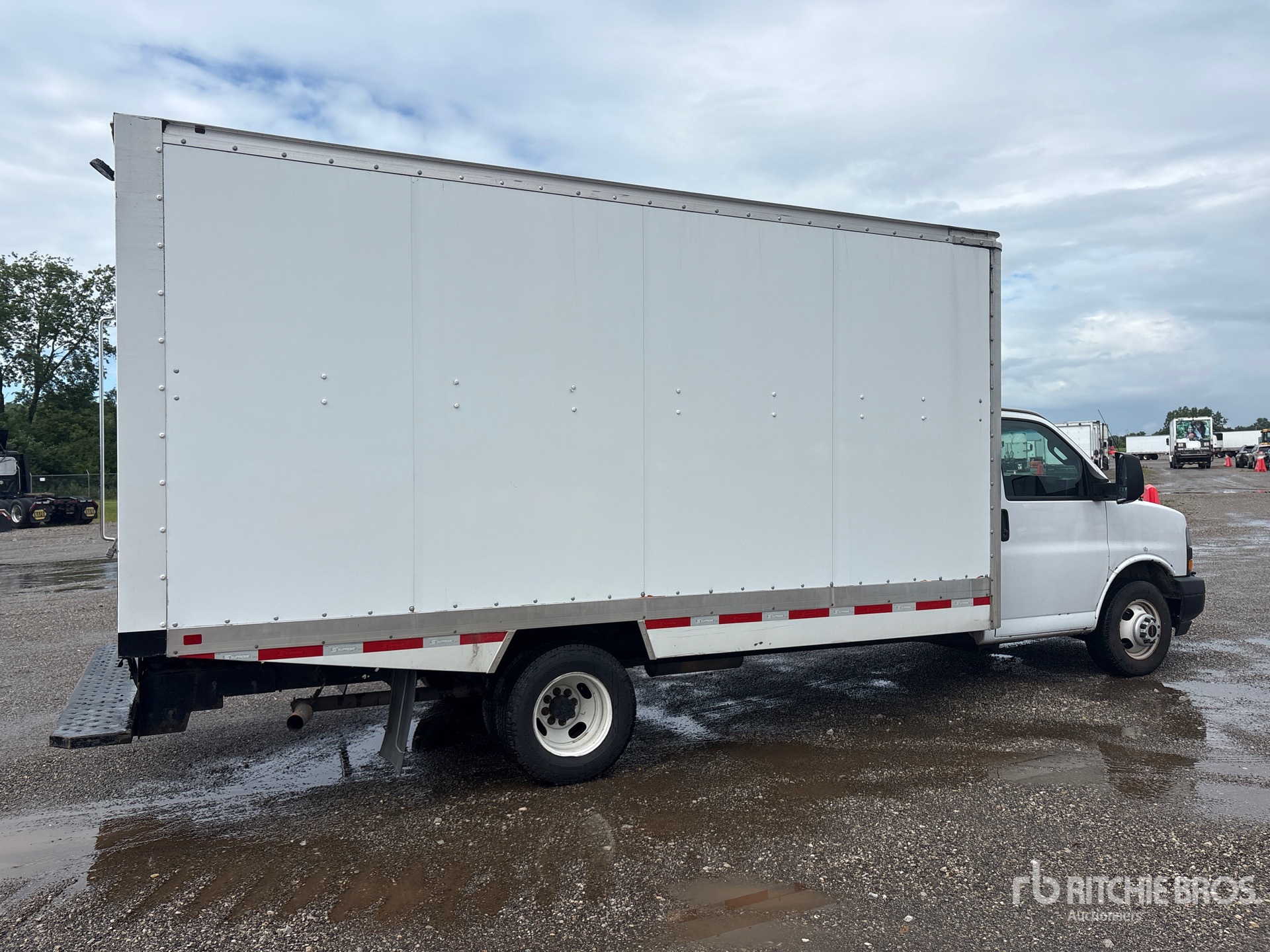 2023 GMC SAVANA G3500
