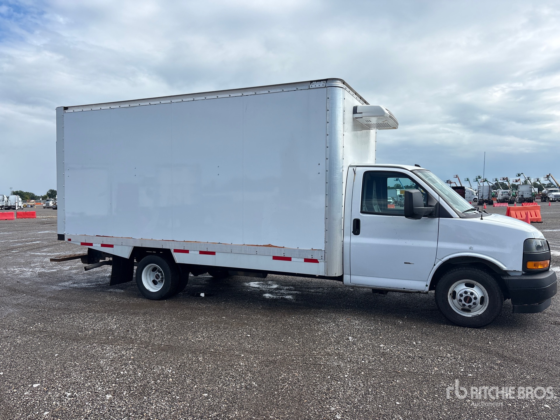 2023 GMC SAVANA G3500