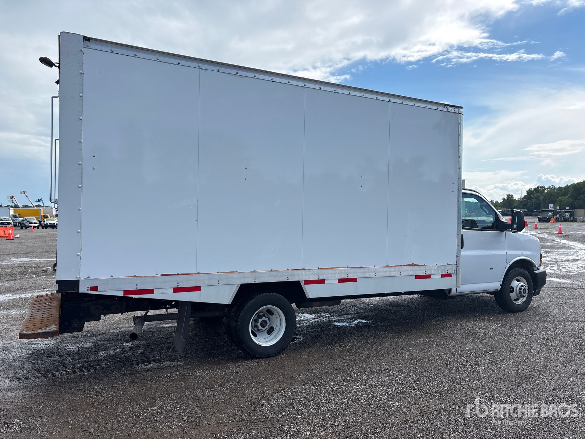 2023 GMC SAVANA G3500
