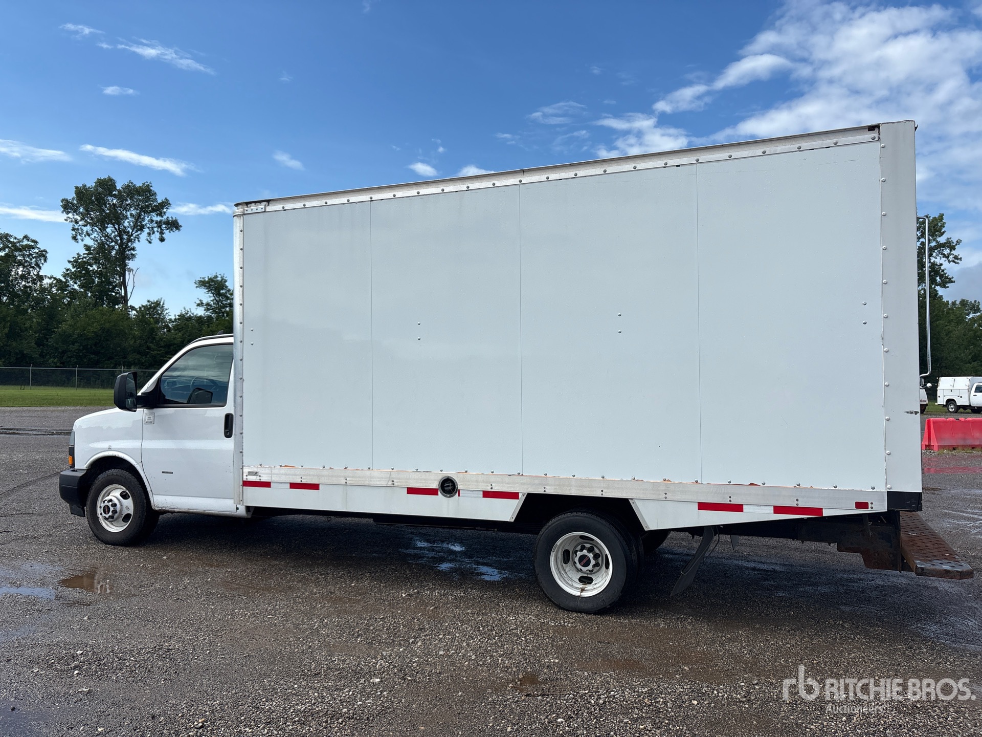 2023 GMC SAVANA G3500
