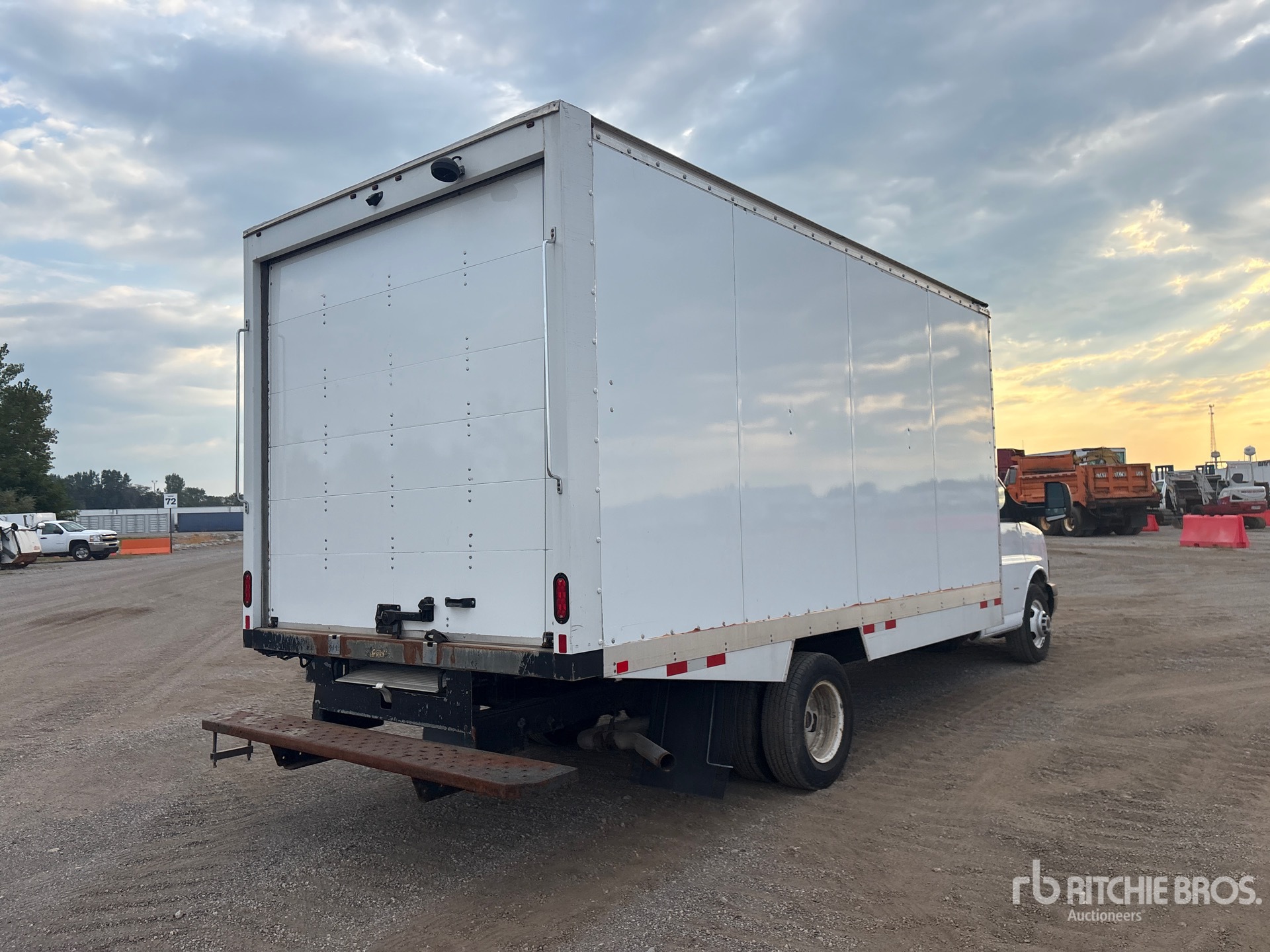2023 GMC SAVANA G3500